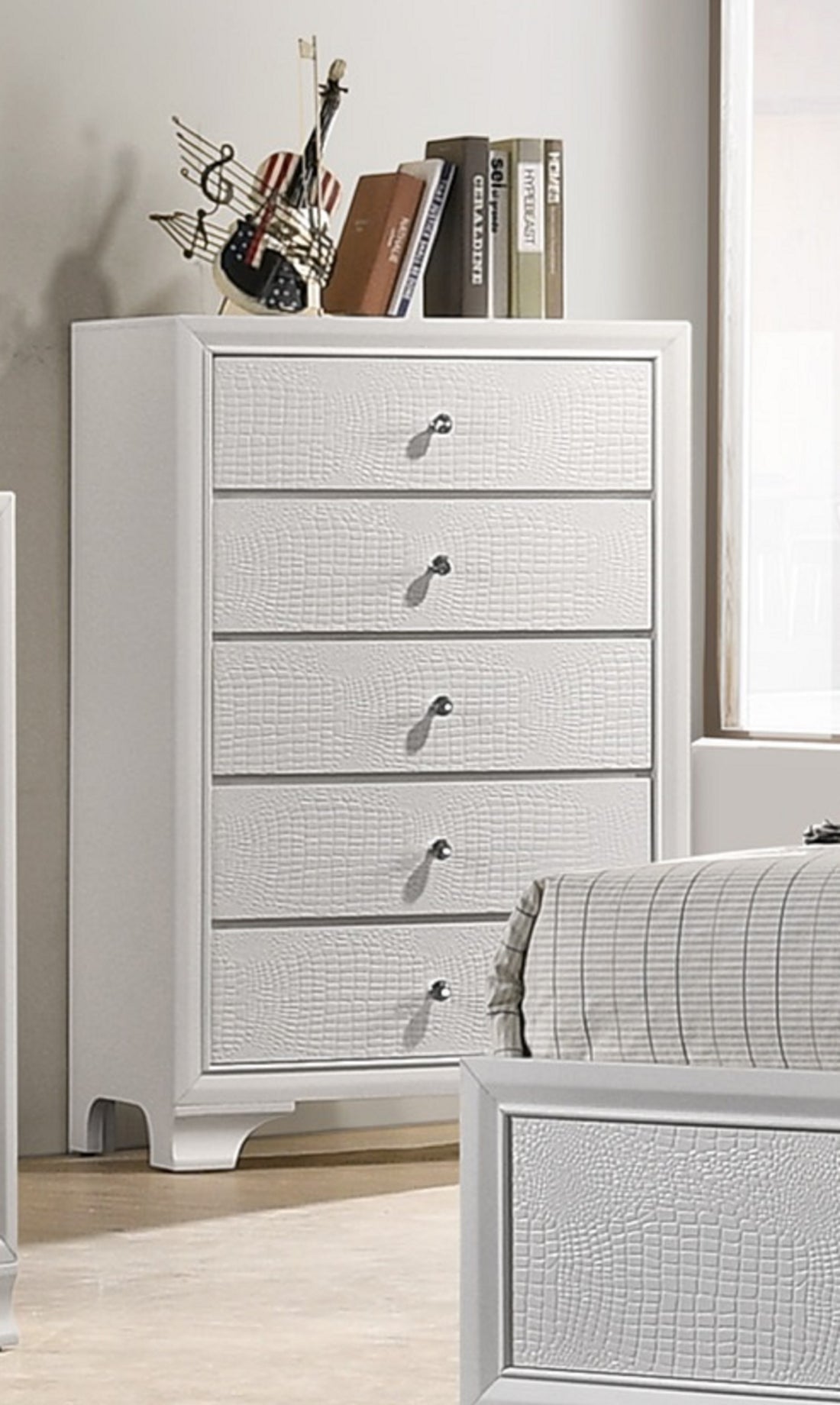 1Pc Modern Glam Style White Frost Finish Glam Five Drawer Chest Embossed Crocodile Pattern Wooden Bedroom Furniture White Bedroom Modern Solid Wood