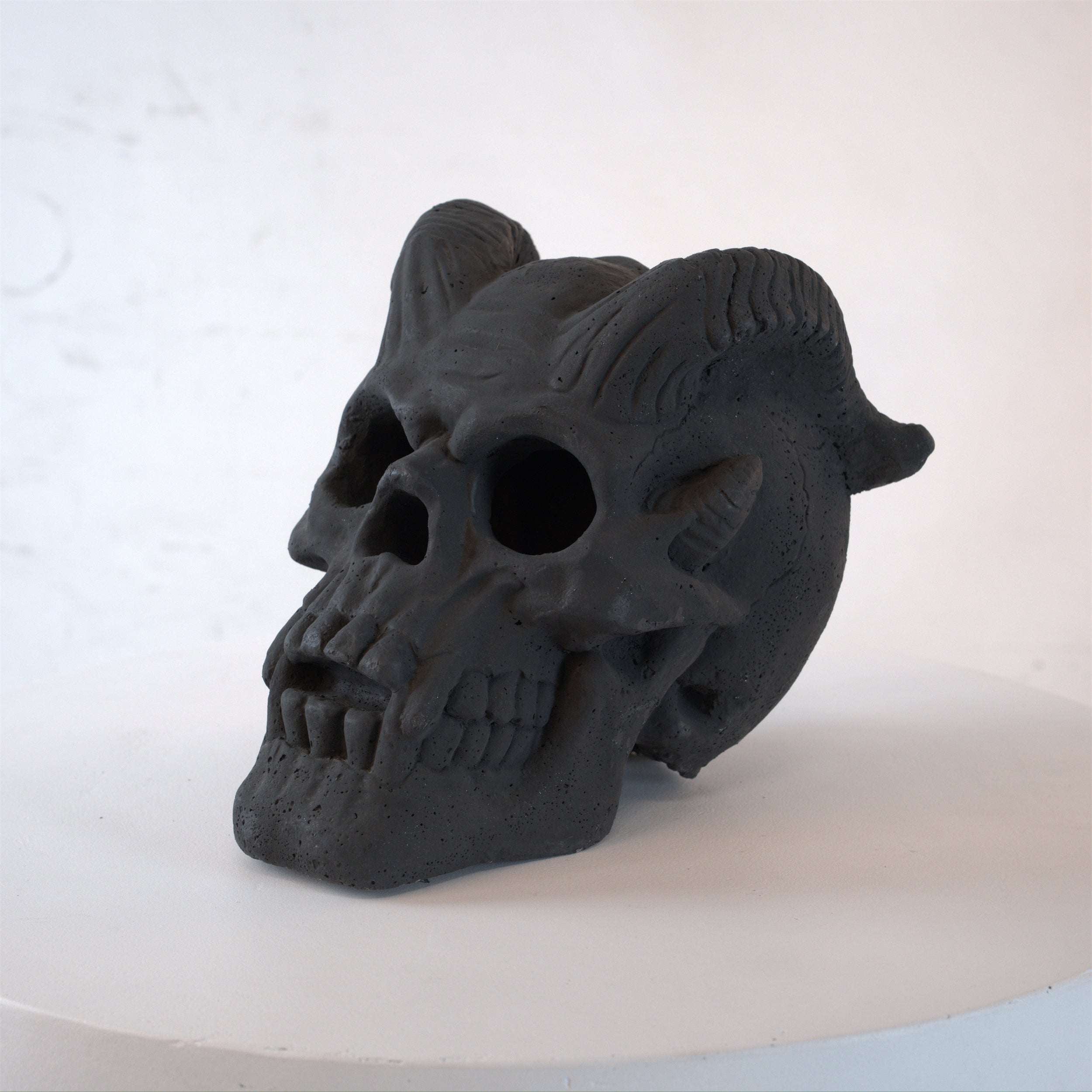 Refractory Materials Fireproof Imitated Human Fire Pit Skulls Gas Log