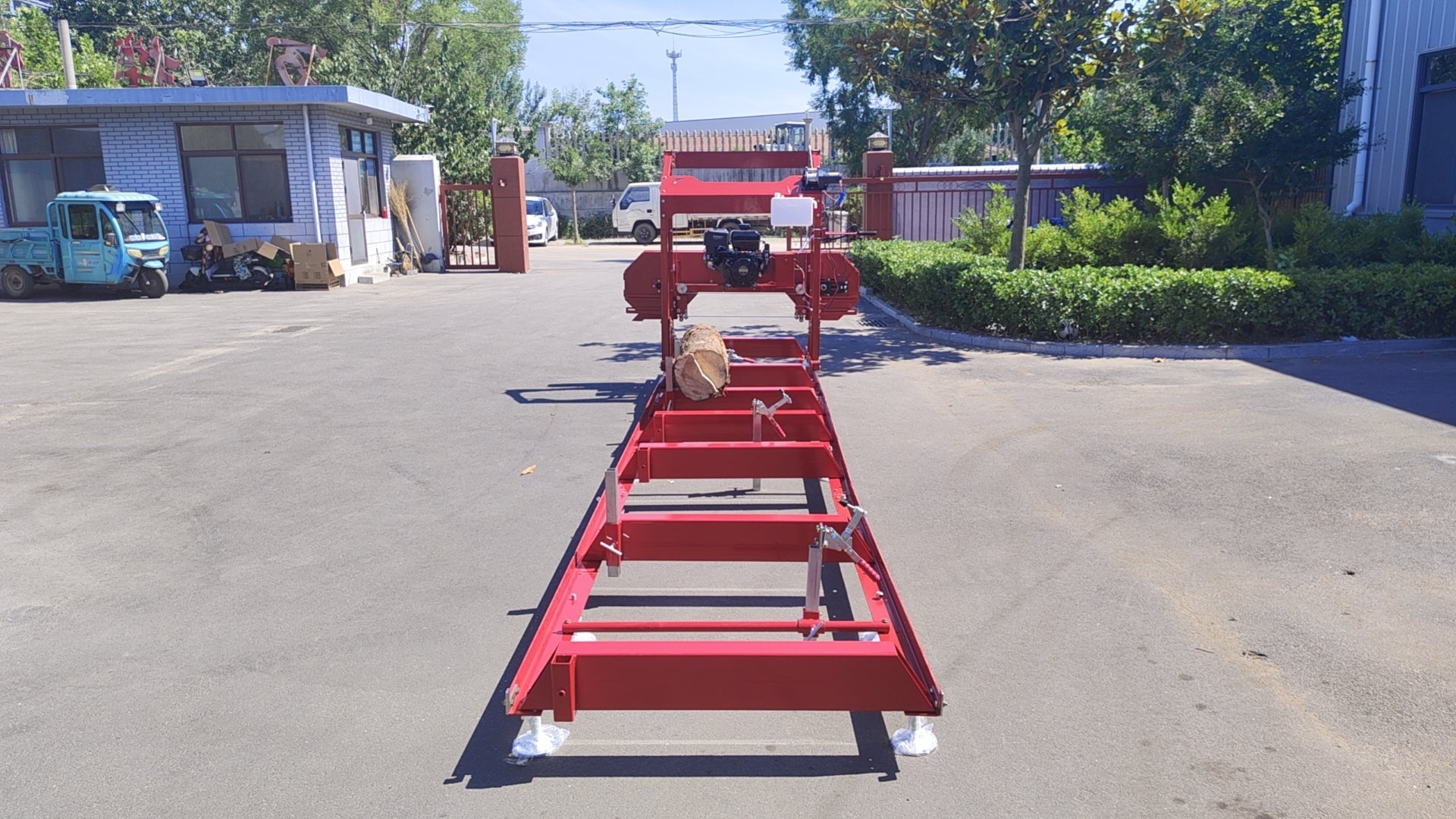 32" Portable Sawmill 15Hp 420Cc Rato Gas Engines With E Start Band Saw Red Iron