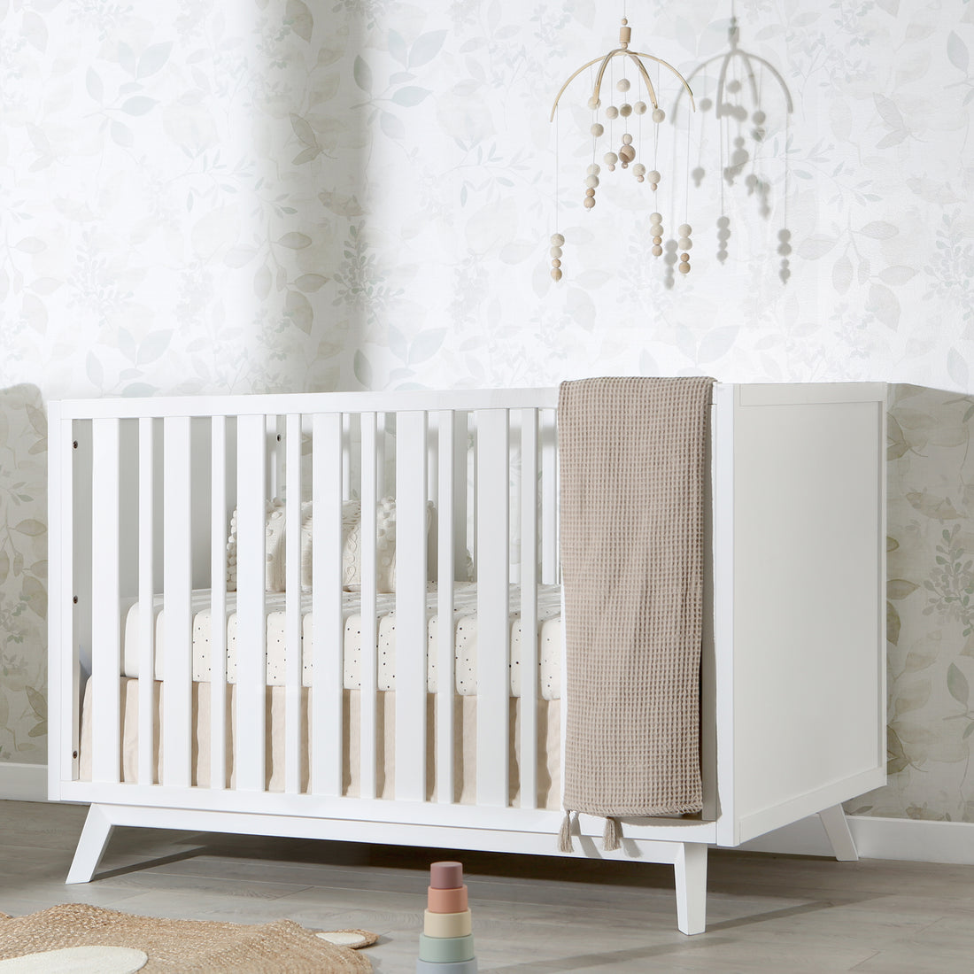 Prague Convertible Crib In White White Wood