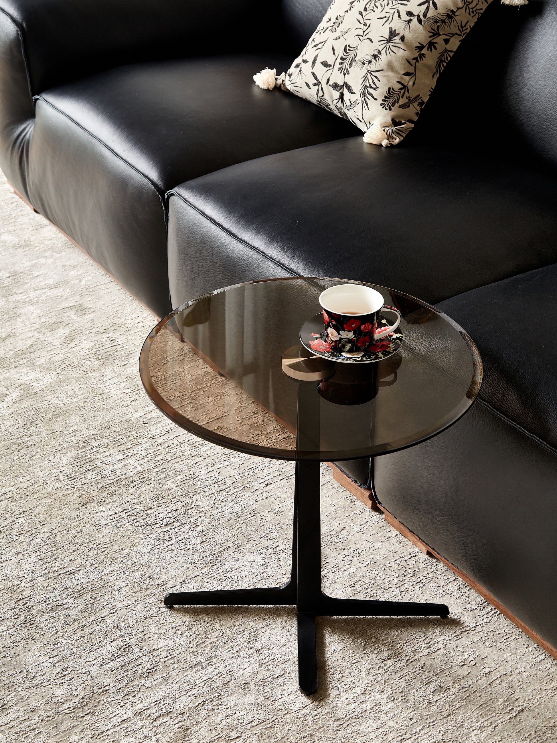 End Table Glass Top Side End Drink Table Tall Modern Round Accent Metal Nightstand Furniture For Living Room, Dorm, Home Office, And Bedroom 19.69" Round Brown Blass Matte Black Black Brown Primary Living Space Classic,European Round Ceramic Mdf