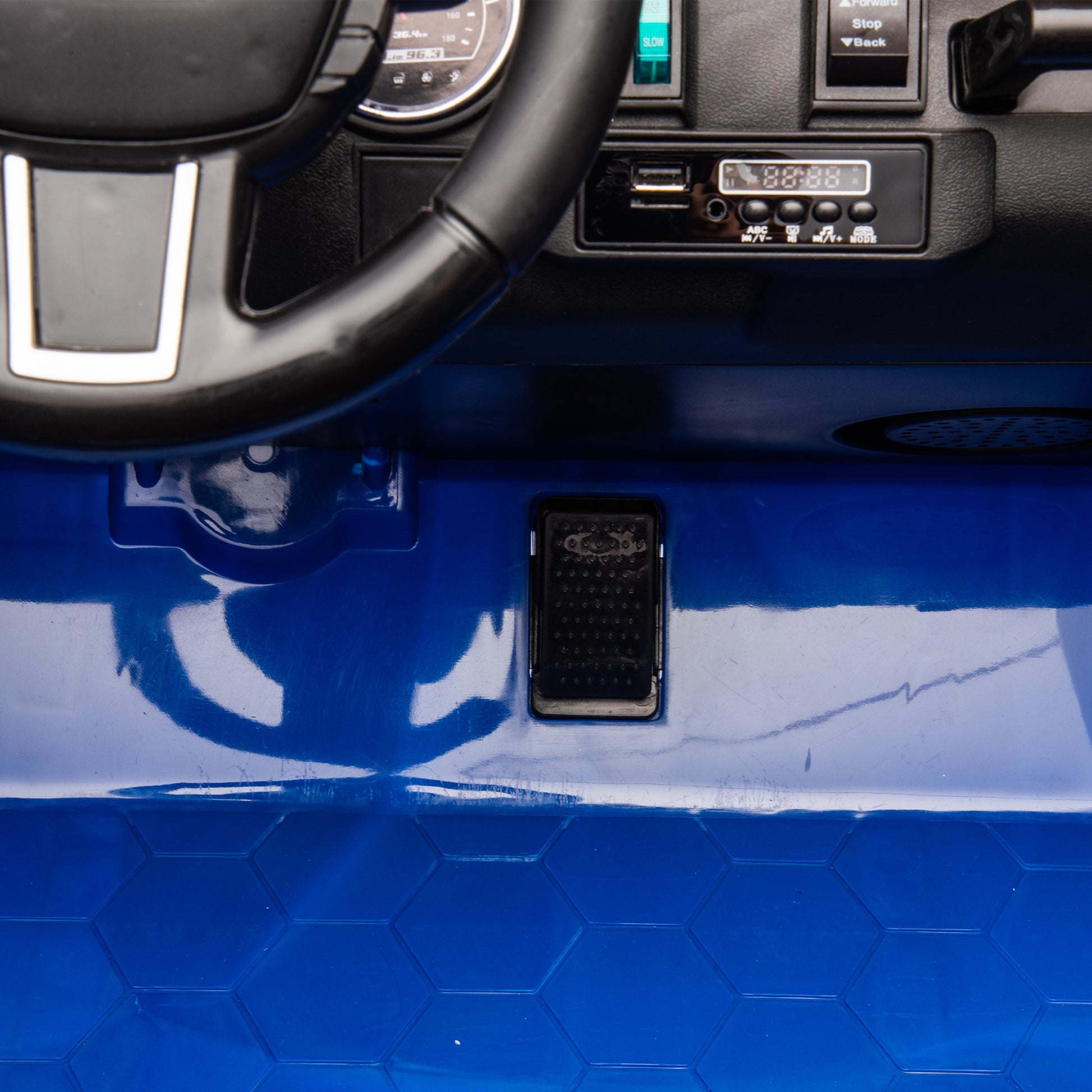 24V Two Seater Kids Ride On Truck Car W Parents Control,200W*2,Seat Width 20.28In,Four Wheel Suspension,Led Lights,Music,Mp3,Bluetooth,Two Independent Seat Belts,Suitable For Off Road For Kids Aged