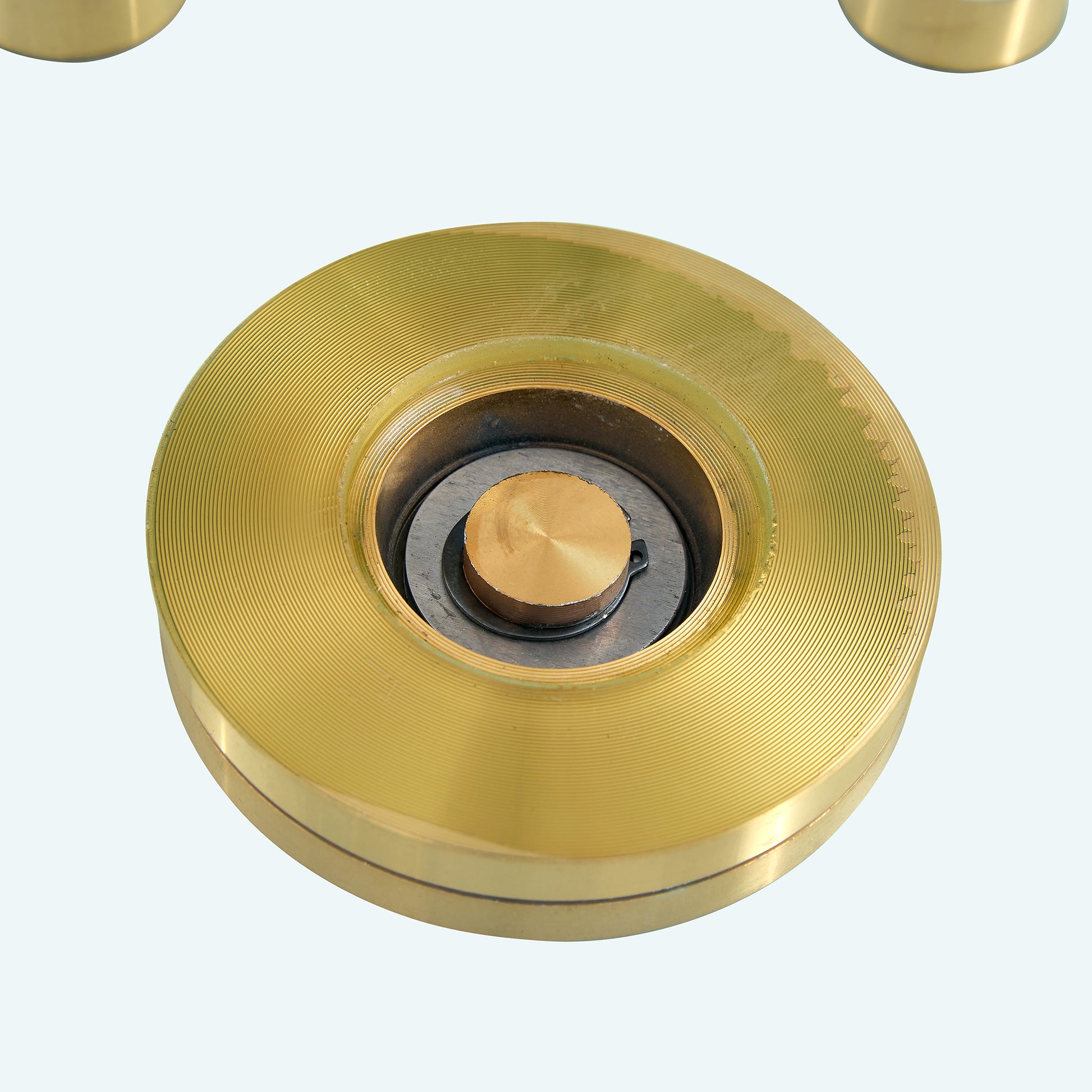 Double Layer Rotatable Round Glass.The Rotatable Design Makes It More Convenient To Retrieve And Place Items.The Upper Glass Has A Diameter Of 30.3 Inches, While The Lower Glass15 Inches.