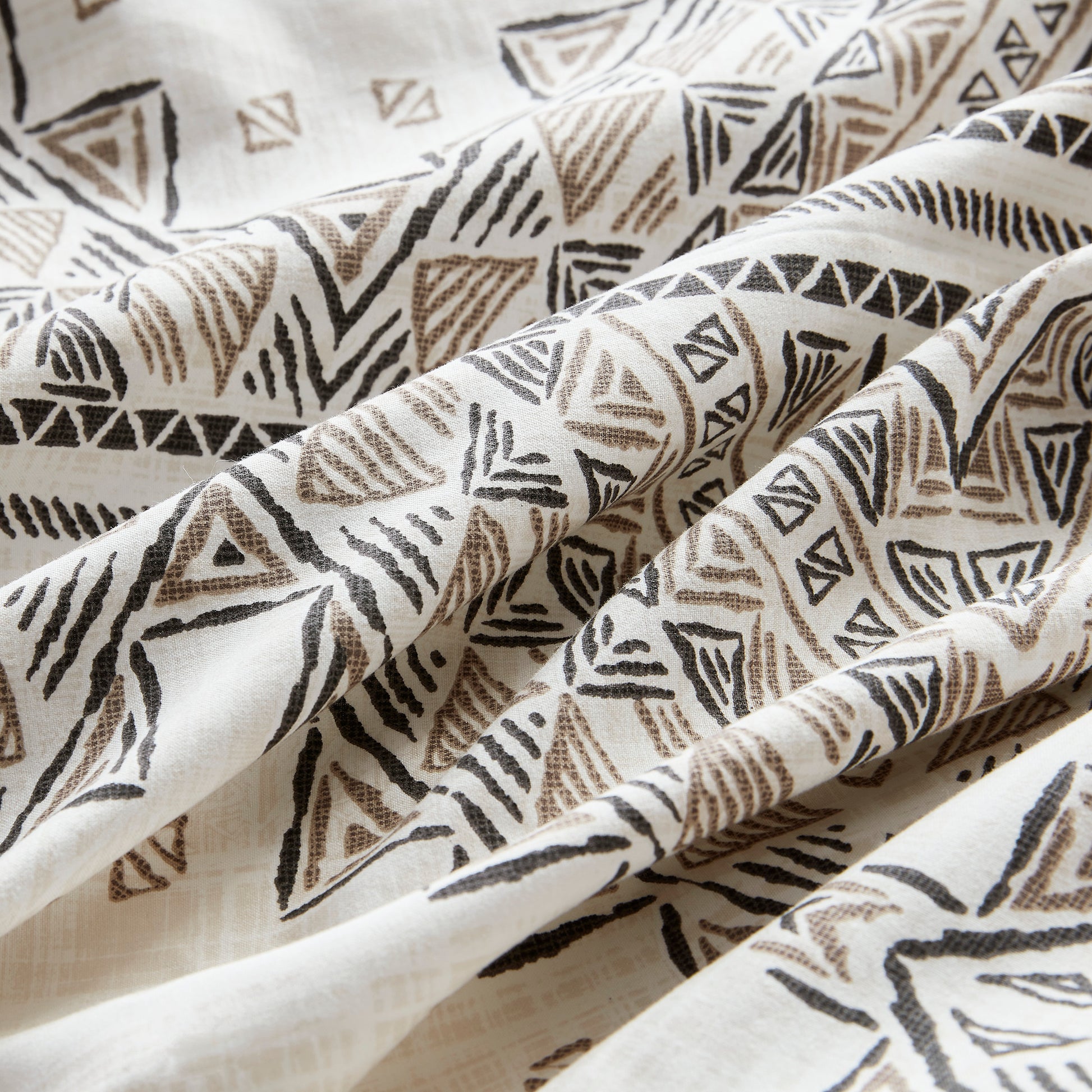 4 Piece Printed Comforter Set With Throw Pillow Black Ivory Full Queen Full Black Ivory Polyester