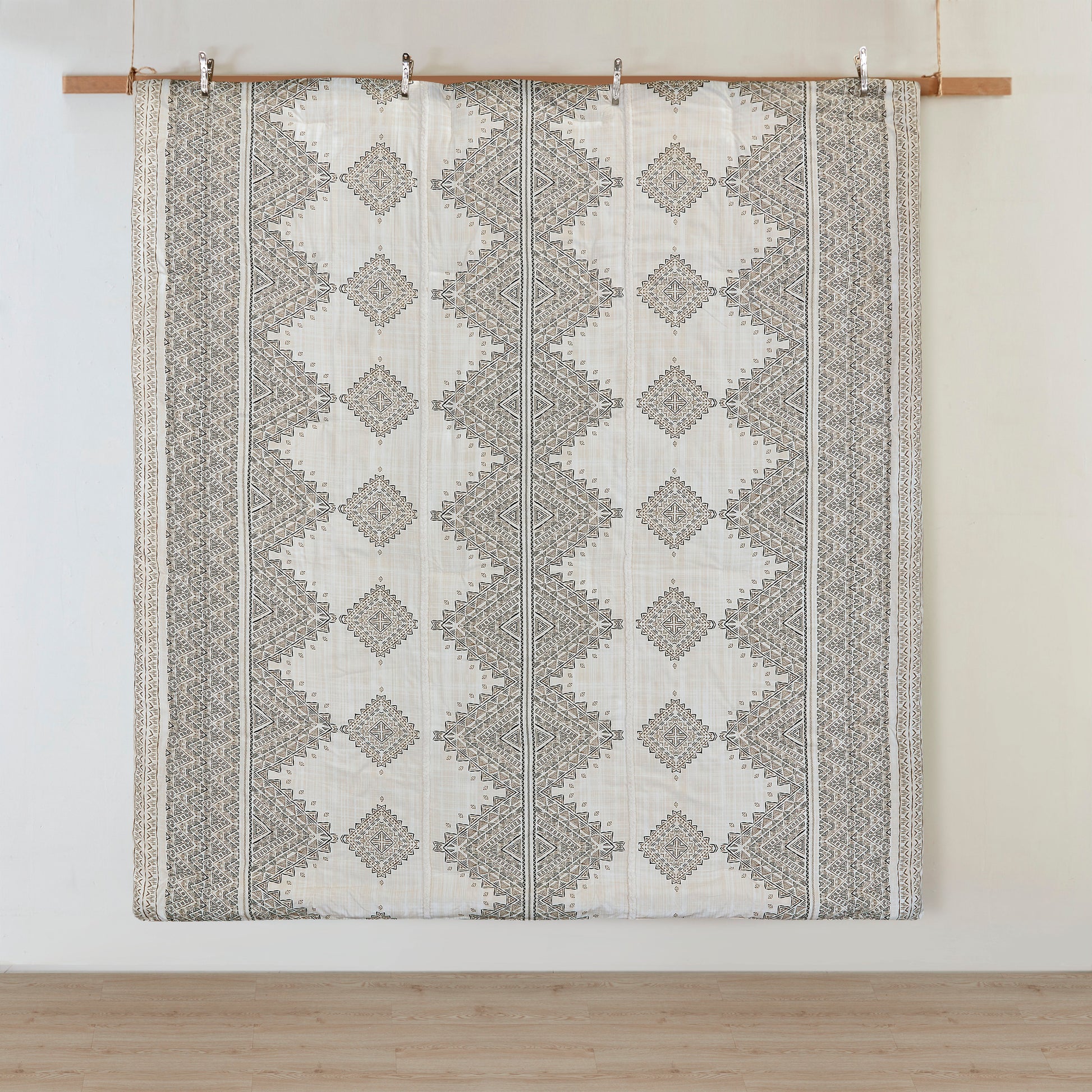 4 Piece Printed Comforter Set With Throw Pillow Black Ivory Full Queen Full Black Ivory Polyester