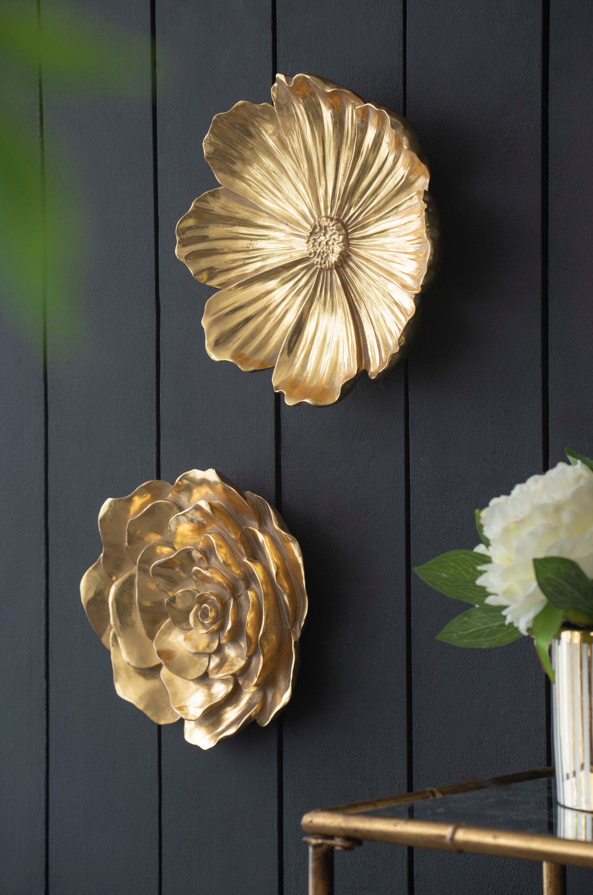 S 2 Gold Rose Hanging Wall Accents Gold Resin