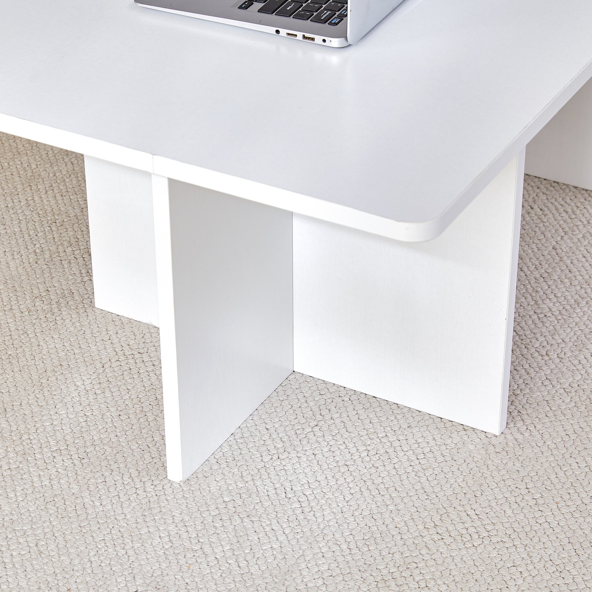 A Modern And Practical White Coffee Table. The Coffee Table Is Made Of Medium Density Fiberboard Material, Suitable For Living Room, Bedroom, And Study. Ct 2O White Mdf