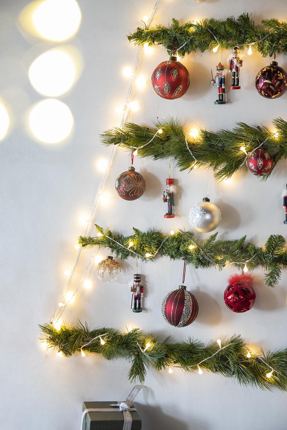 D4.7" Christmas Ball Ornaments, Glass Decorative Hanging Ball Christmas Tree Ornaments For Holiday Party Decorations, Set Of 4 Red Glass