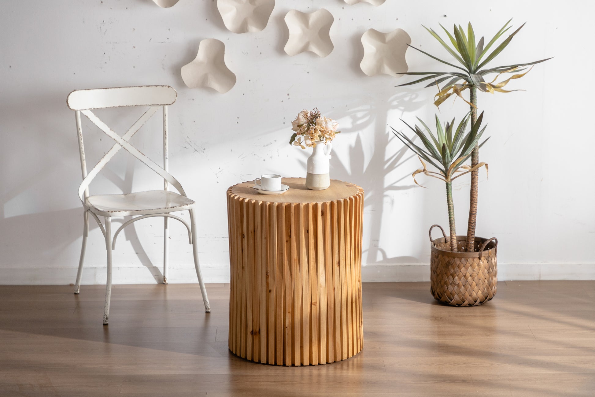 Retro Fashion Style Cylindrical Side Table With Vertical Texture Relief Design,Suitable For Living Room,Office,And Dining Room Natural Mdf