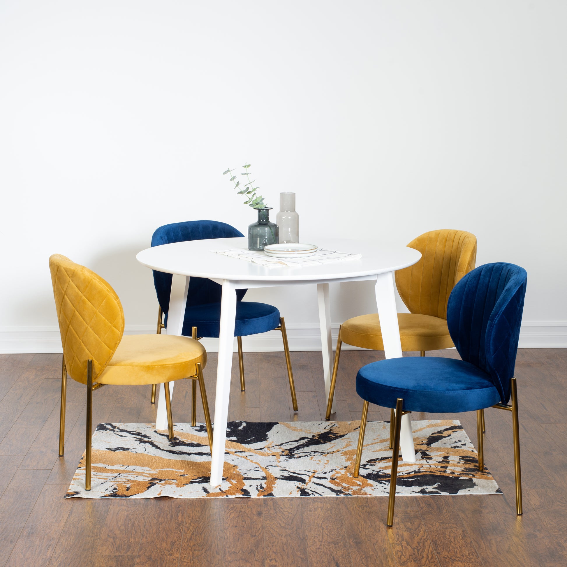 Amoa Contemporary 5 Piece Dining Set, White Round Dining Table With 4 Chairs Wood White Seats 4 White Wood Dining Room Fixed Table Rubberwood Round 4 Leg Round Dining Table With Chair Mdf