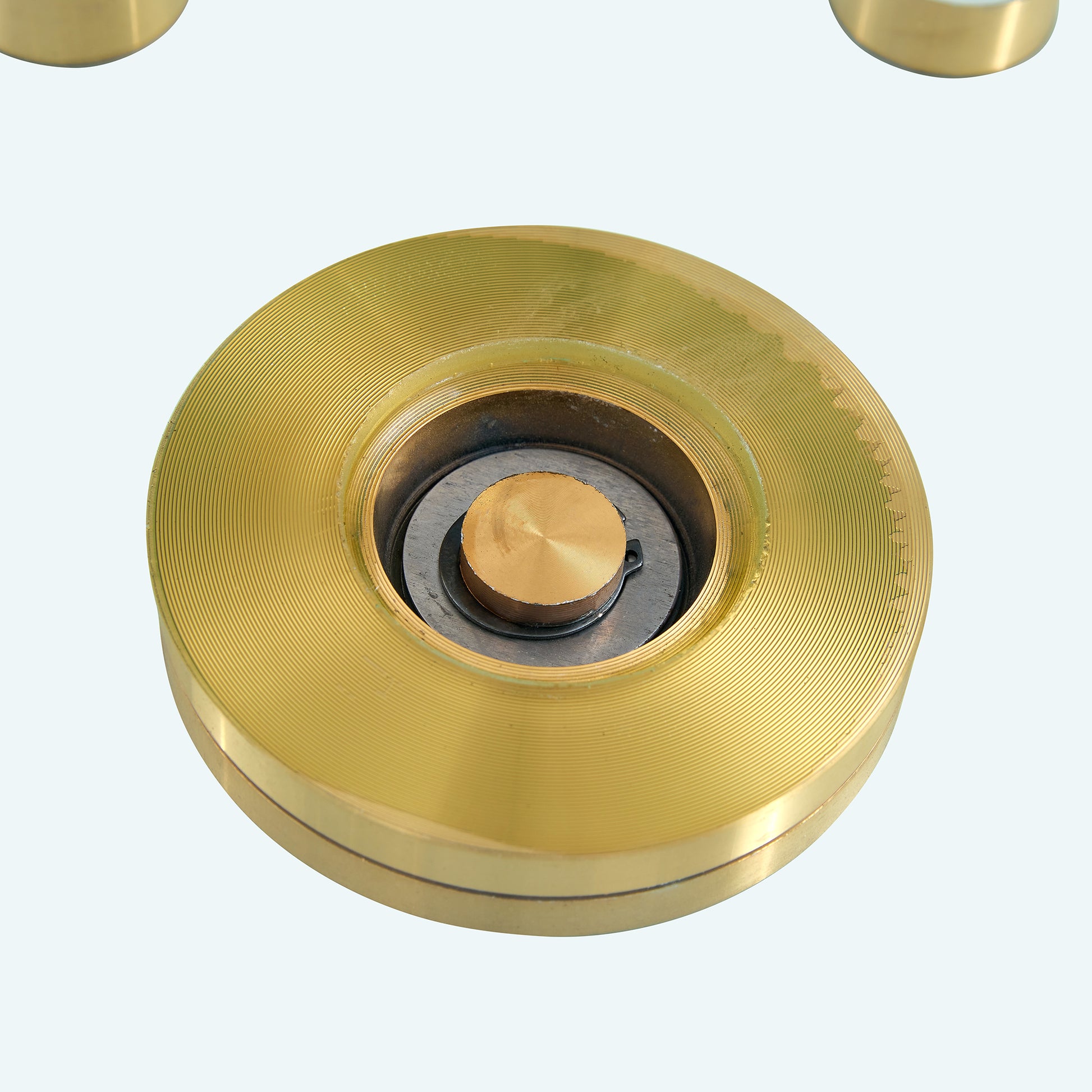 Double Layer Rotatable Round Glass.Golden Aluminum Plate,The Rotatable Design Makes It Convenient To Retrieve And Place Items.The Upper Glass Has A Diameter Of 20 Inches,The Lower Glass15 Inches.