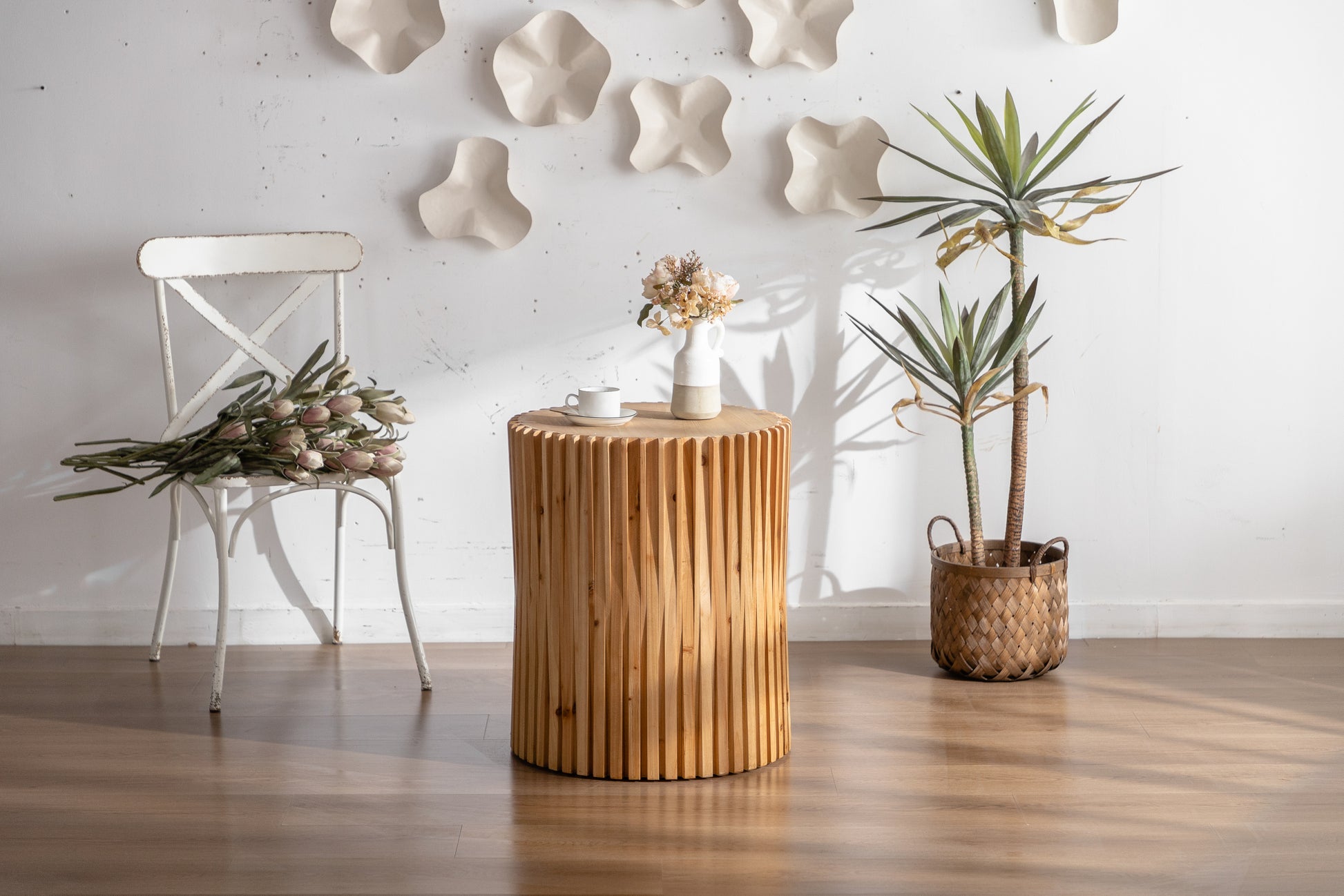 Retro Fashion Style Cylindrical Side Table With Vertical Texture Relief Design,Suitable For Living Room,Office,And Dining Room Natural Mdf