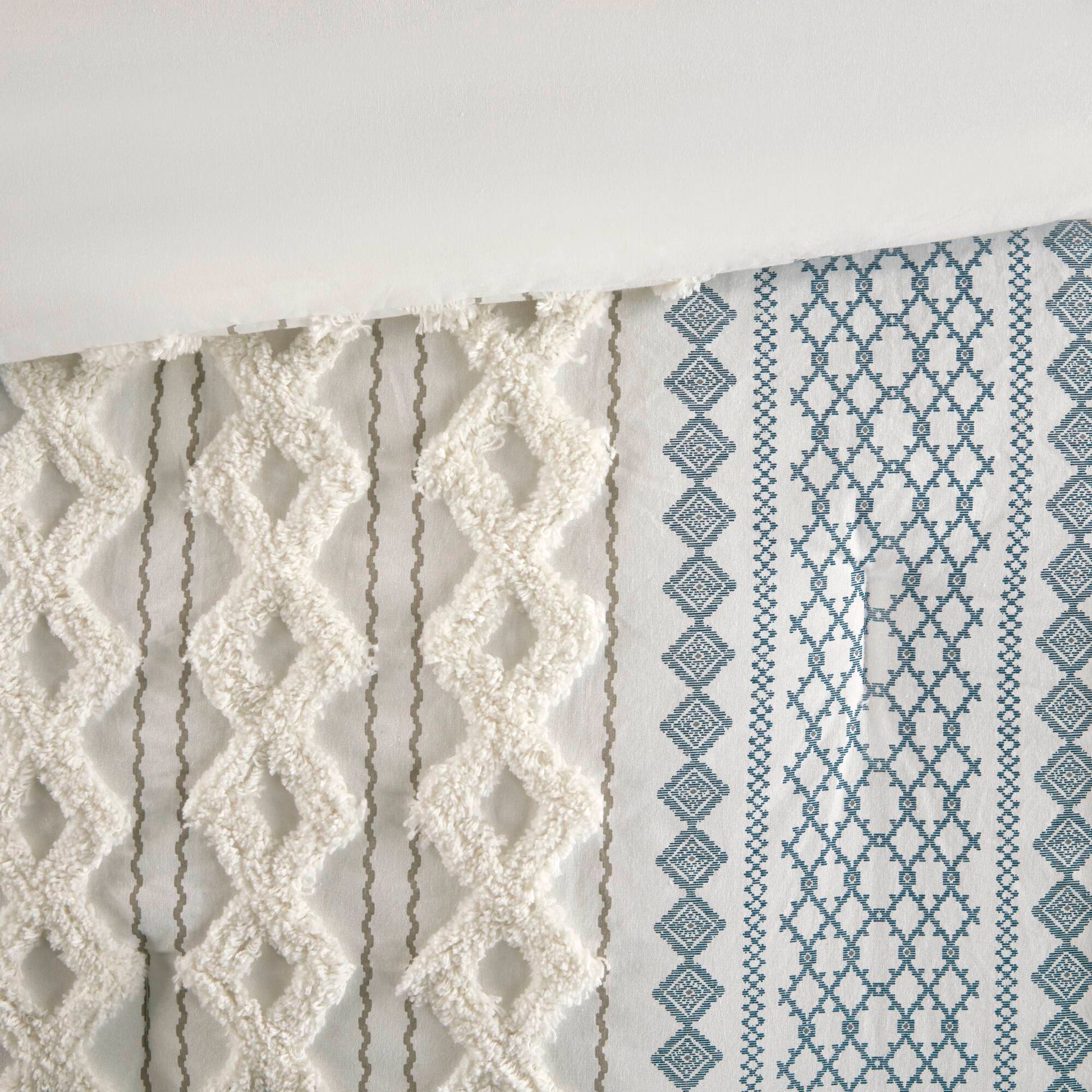 Cotton Printed Comforter Set With Chenille White Navy Full Queen Queen White Navy Cotton