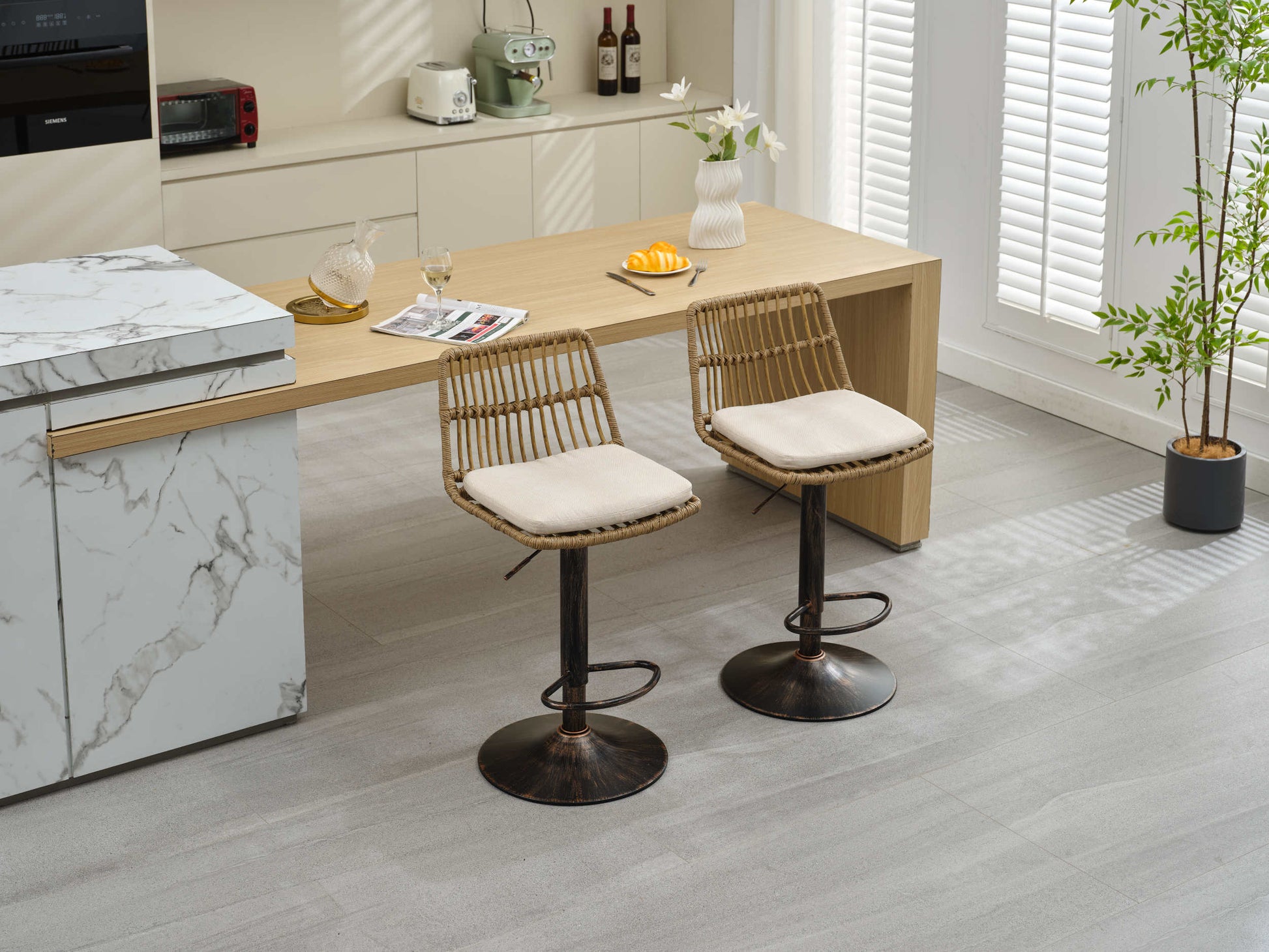 Set Of 2 Rattan Bar Stool, 360 Swivel Bar Chair, Counter Height Chair With Footrest For Kitchen, Dining Room Beige Wicker