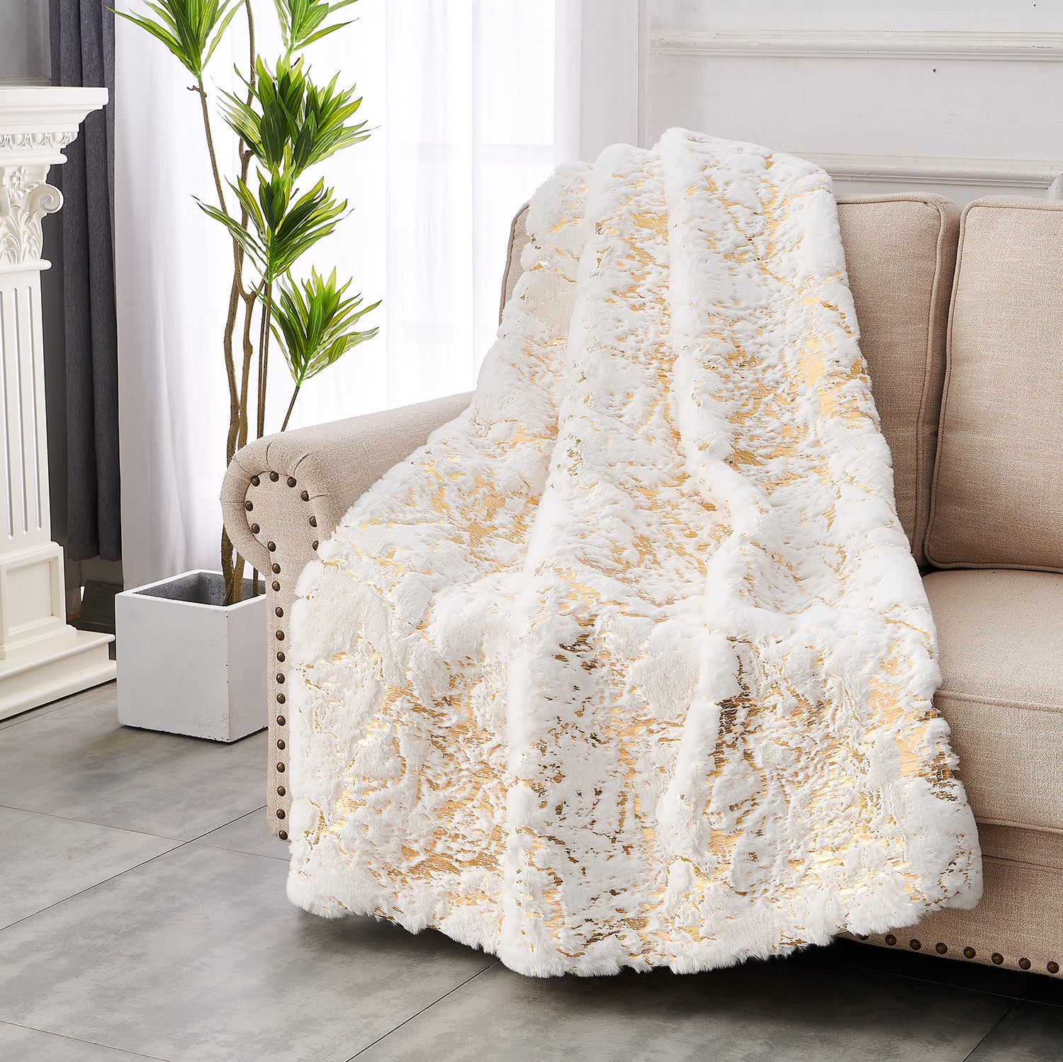 Luxury Chinchilla Faux Fur Gilded White Throw Blanket 60" X 80" White Gold Polyester