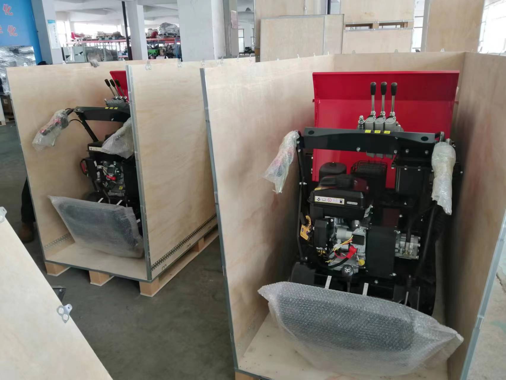 All Terrain Mini Dumper Dump Truck Crawler Small Rubber Crawler Transport Truck Mini Tracked Dumper Black Red Iron