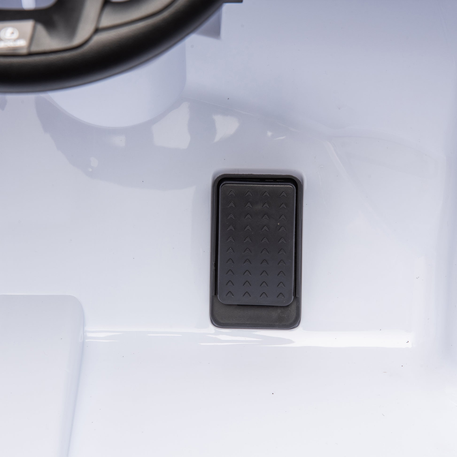 Licensed Lexus Lx600 24V Two Seater Kids Ride On Car W Parents Control,Seat Width 20 Inches,2Wd,Four Wheel Suspension,Bluetooth,Mp3,Music,Adjustable Volume,Power Display,Speeds 1.86 3.11Mph For Kids. White Polypropylene