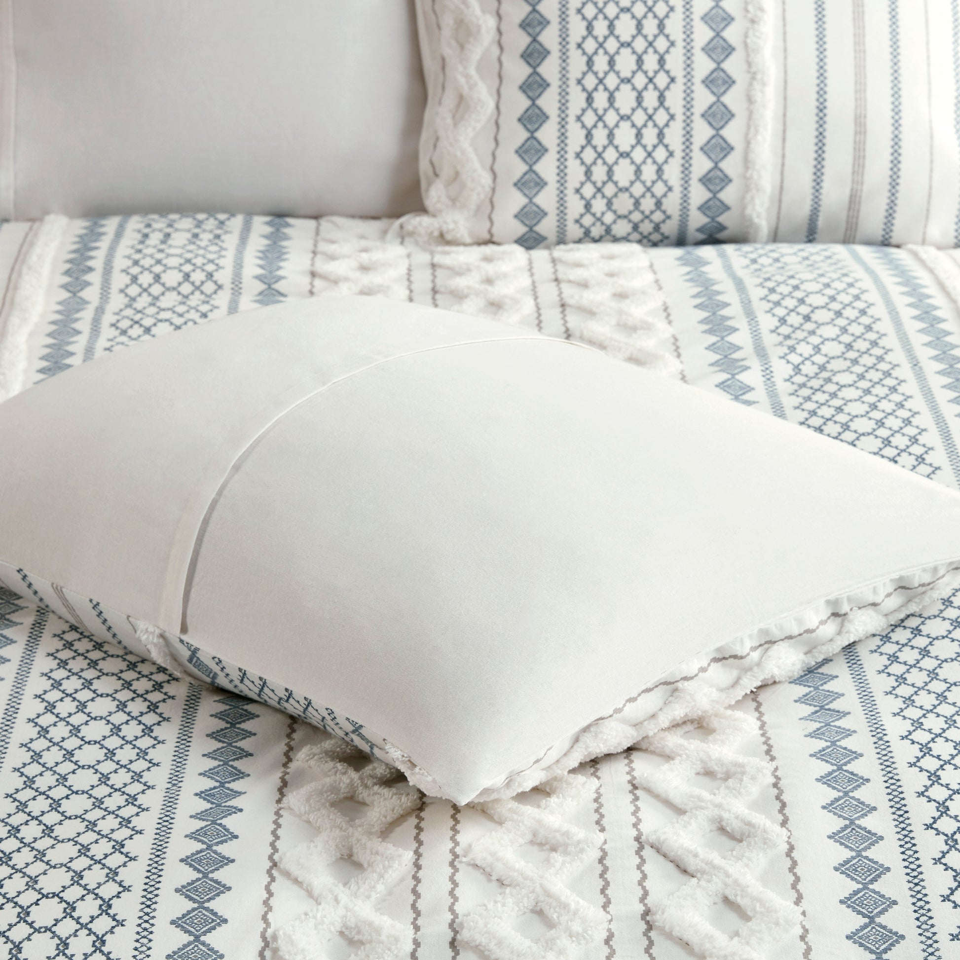 Cotton Printed Comforter Set With Chenille White Navy King Cal King King White Navy Cotton