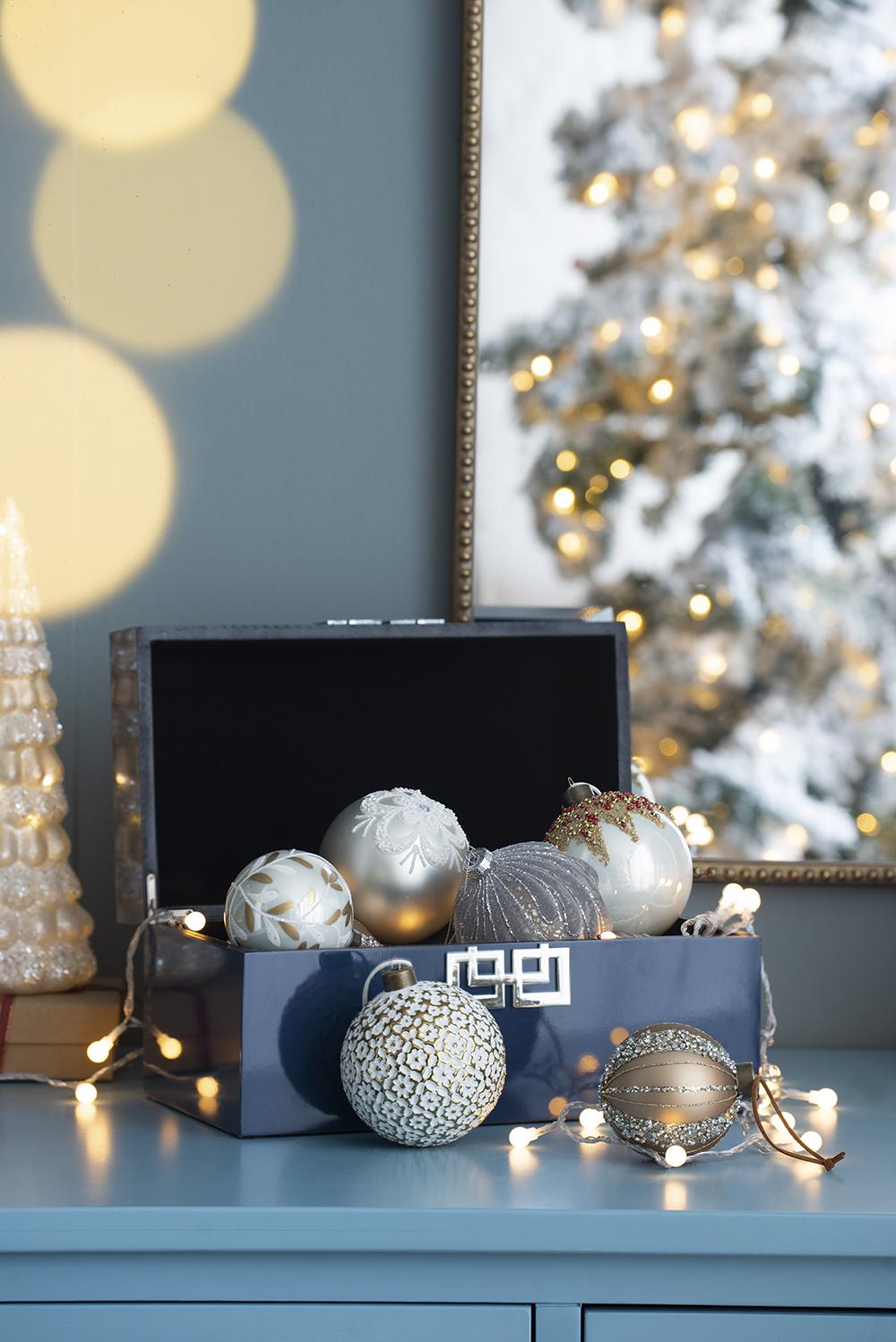 D3.9" Christmas Ball Ornaments, Glass Decorative Hanging Ball Christmas Tree Ornaments For Holiday Party Decorations, Set Of 6 White Glass