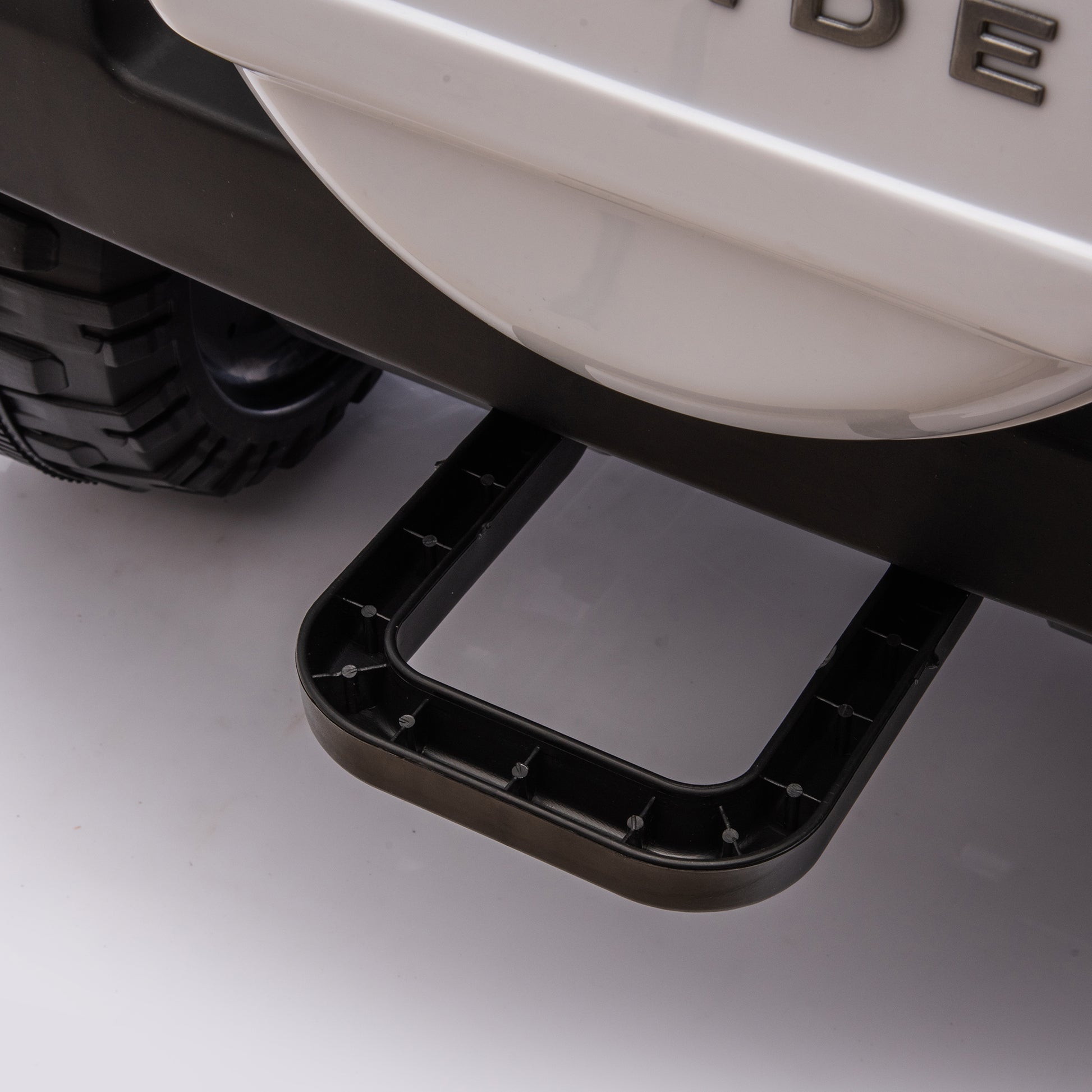 Licensed Land Rover Defender Volta 5008 24V Kids Ride On Car W Parents Control,2Wd,Four Wheel Suspension,Bluetooth,Mp3,Music,Adjustable Volume,Power Display,Led Lights,Speeds 1.86 3.11Mph For Kids 3 7 White Polypropylene