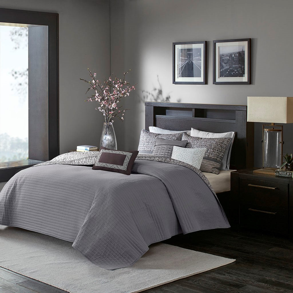 6 Piece Reversible Jacquard Quilt Set With Throw Pillows Grey Taupe King Cal King Grey Taupe Cotton