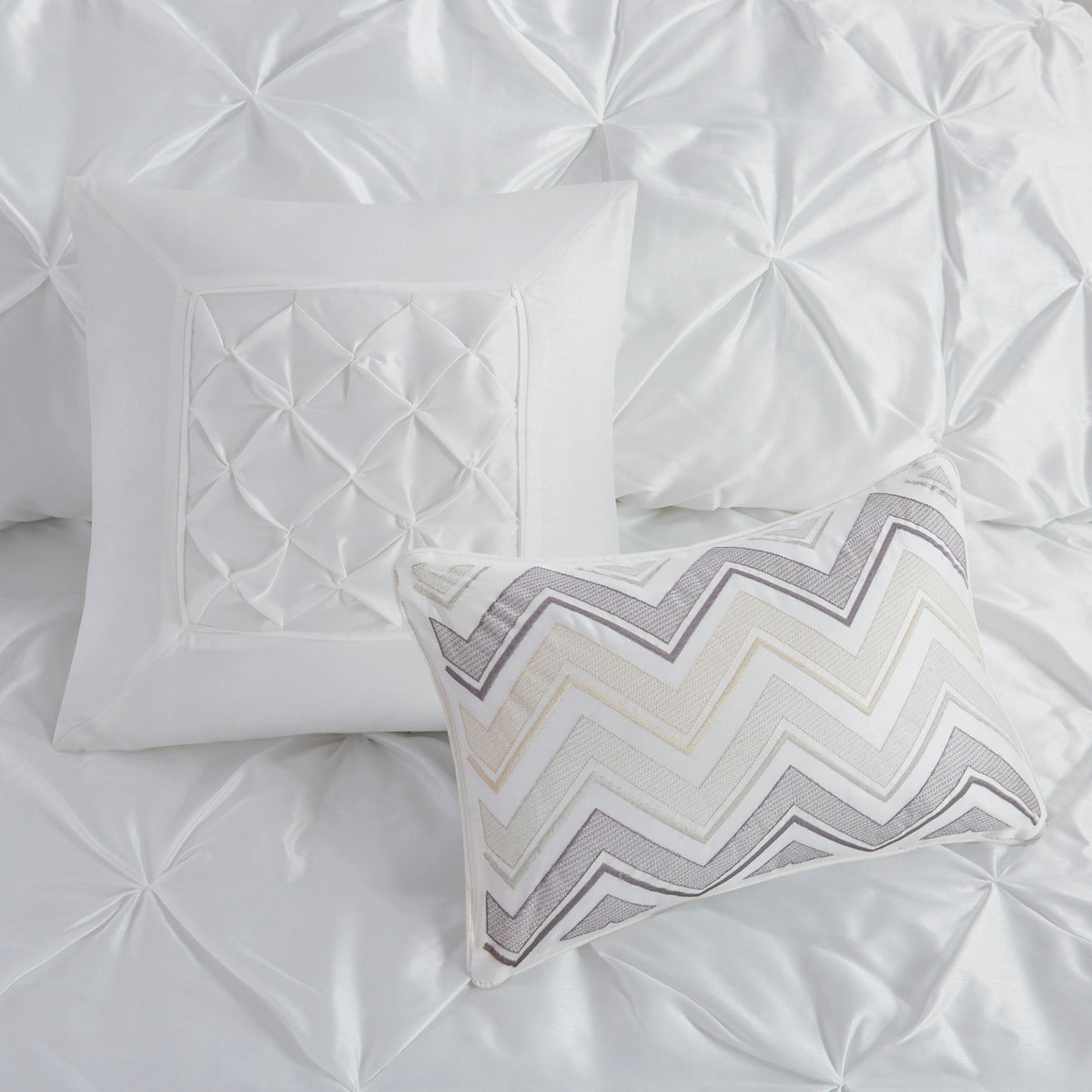 7 Piece Tufted Comforter Set White Queen Queen White Polyester