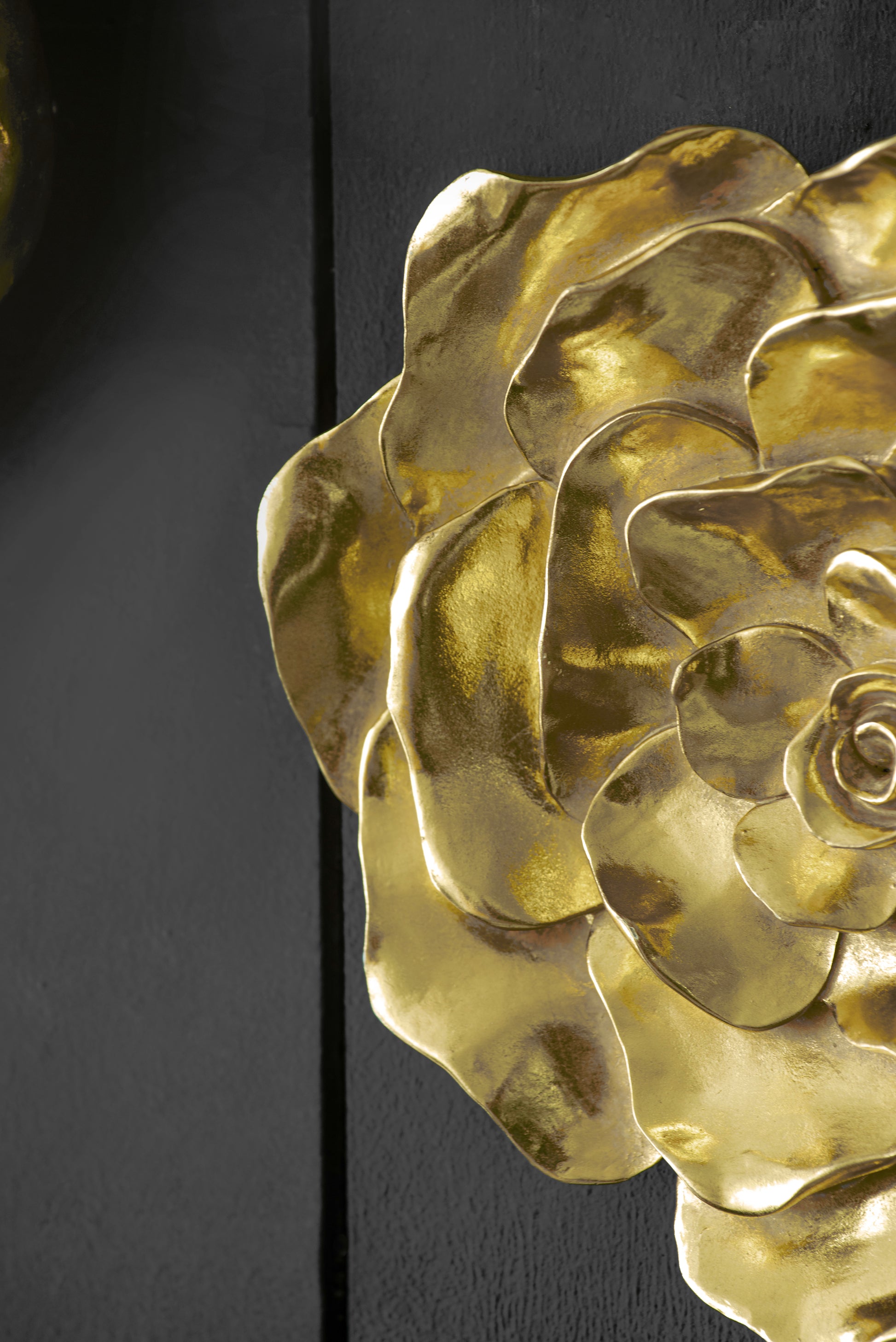 S 2 Gold Rose Hanging Wall Accents Gold Resin