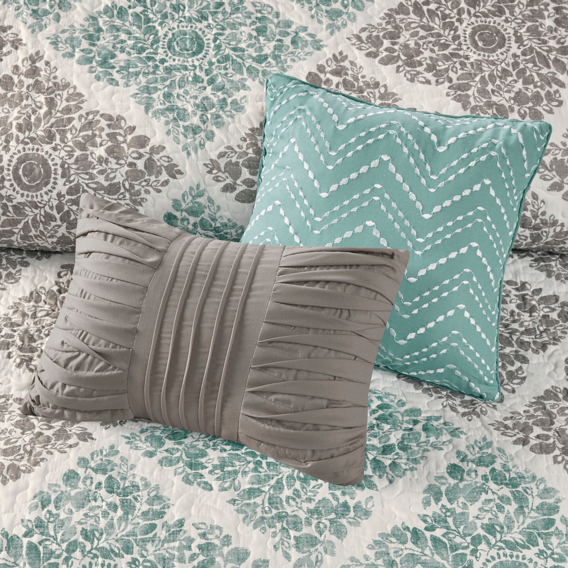6 Piece Printed Quilt Set With Throw Pillows Aqua King Cal King King Aqua Cotton