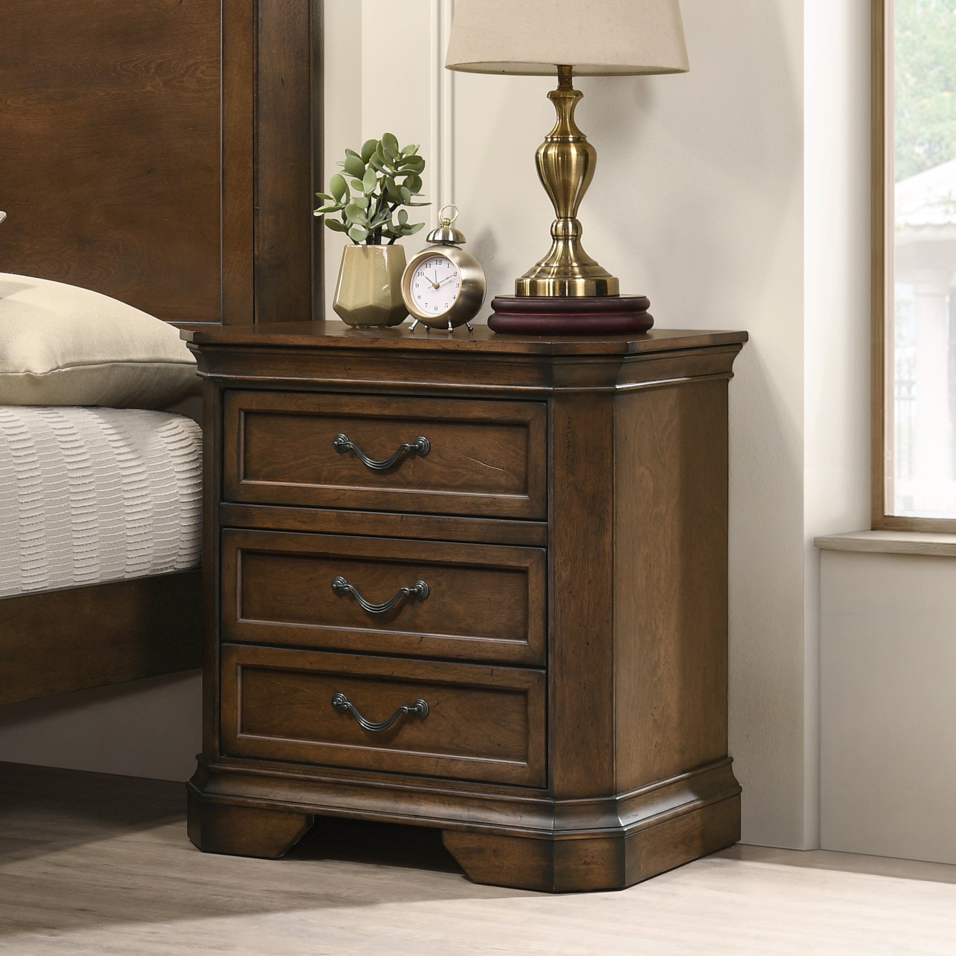 Maderne Traditional Wood 3 Drawer Nightstand, Antique Walnut Brown Antique Brown Brown 3 Drawers Bedroom Drawer Storage Traditional Dovetail Joints Antique Solid Wood Mdf Solid Wood Mdf