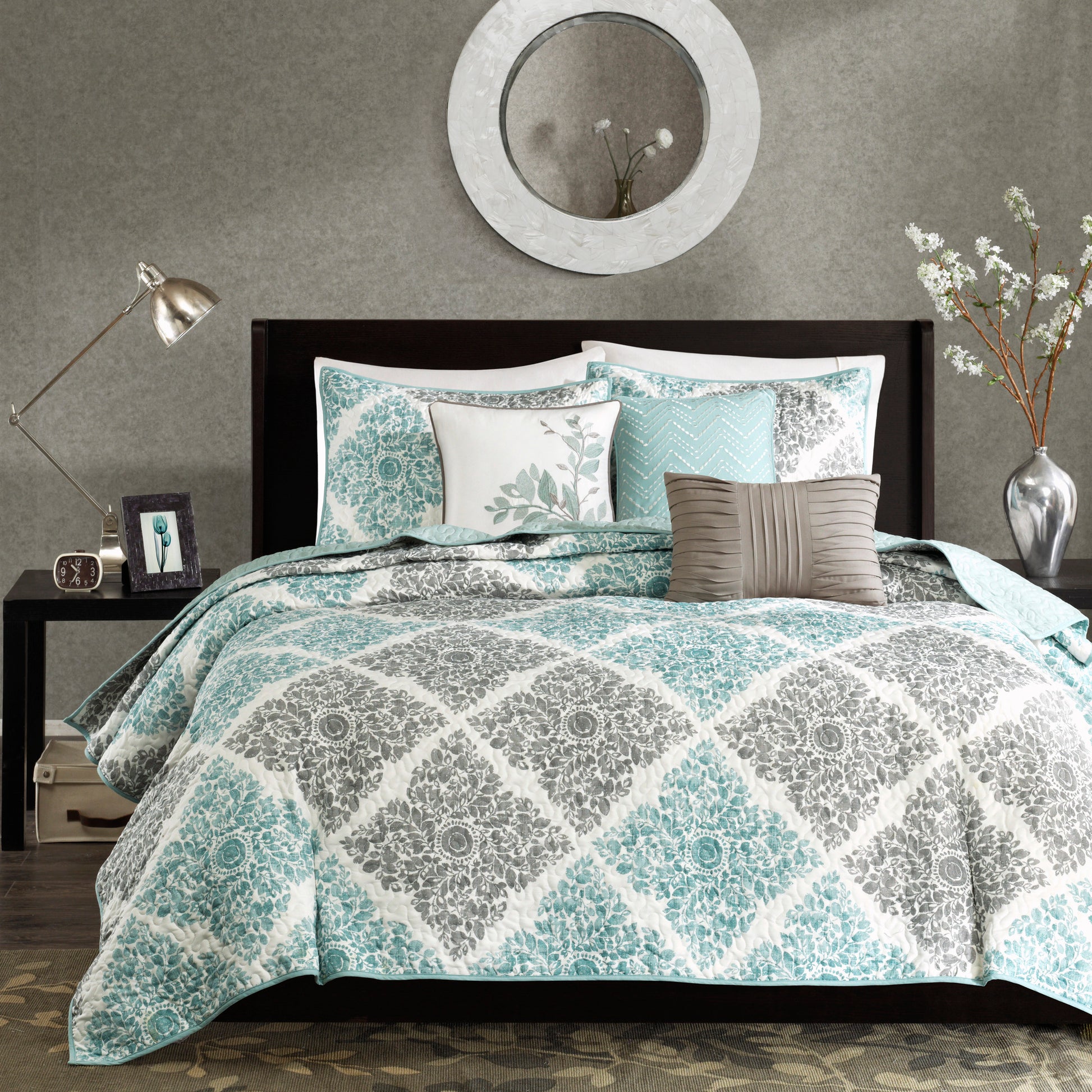 6 Piece Printed Quilt Set With Throw Pillows Aqua King Cal King King Aqua Cotton
