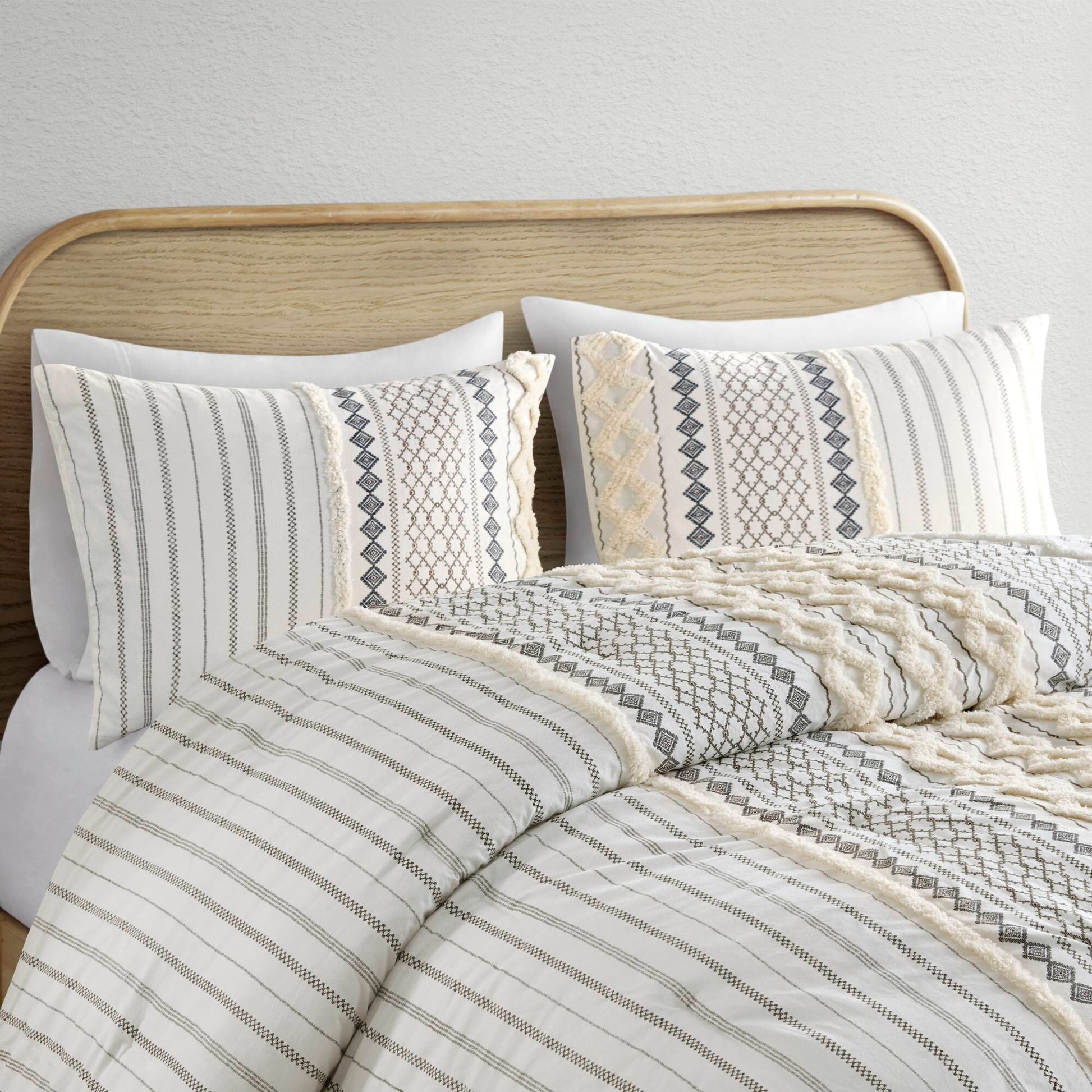 Cotton Printed Comforter Set With Chenille Ivory King Cal King King Ivory Cotton