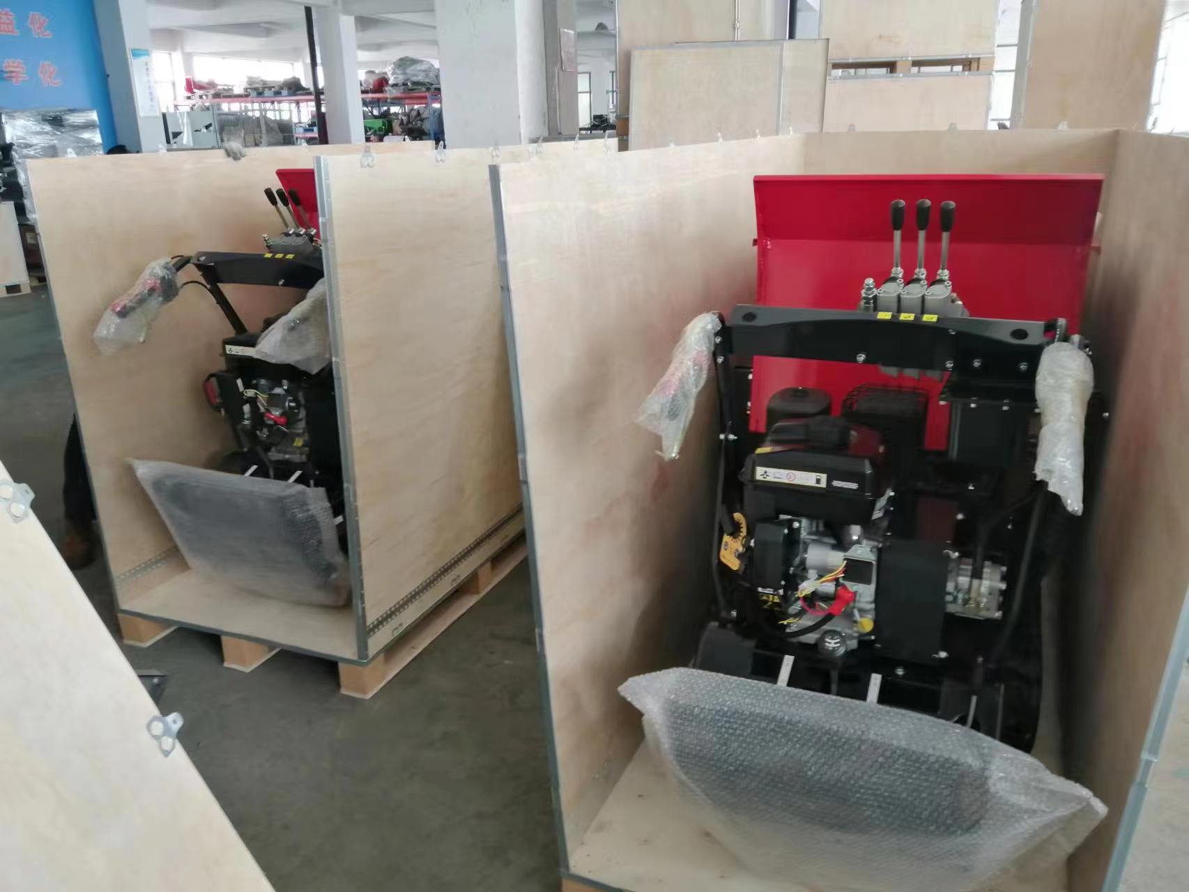 All Terrain Mini Dumper Dump Truck Crawler Small Rubber Crawler Transport Truck Mini Tracked Dumper Black Red Iron