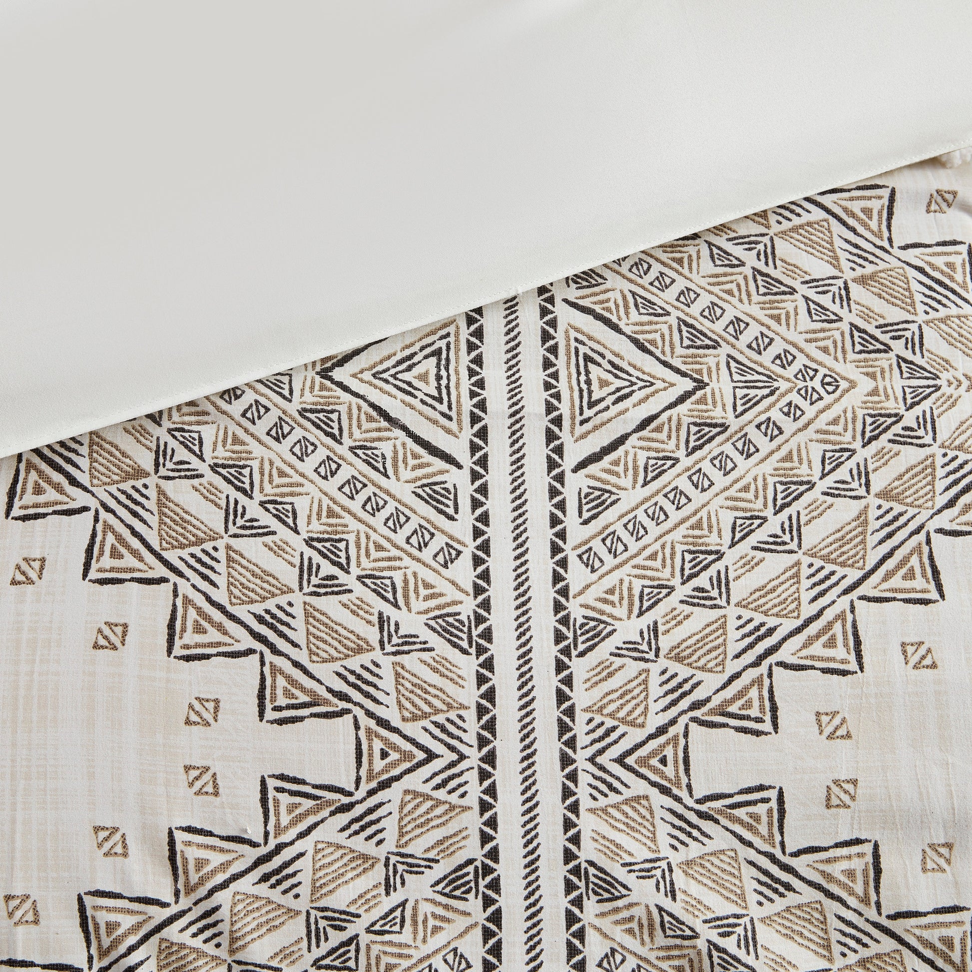 4 Piece Printed Comforter Set With Throw Pillow Black Ivory Full Queen Full Black Ivory Polyester