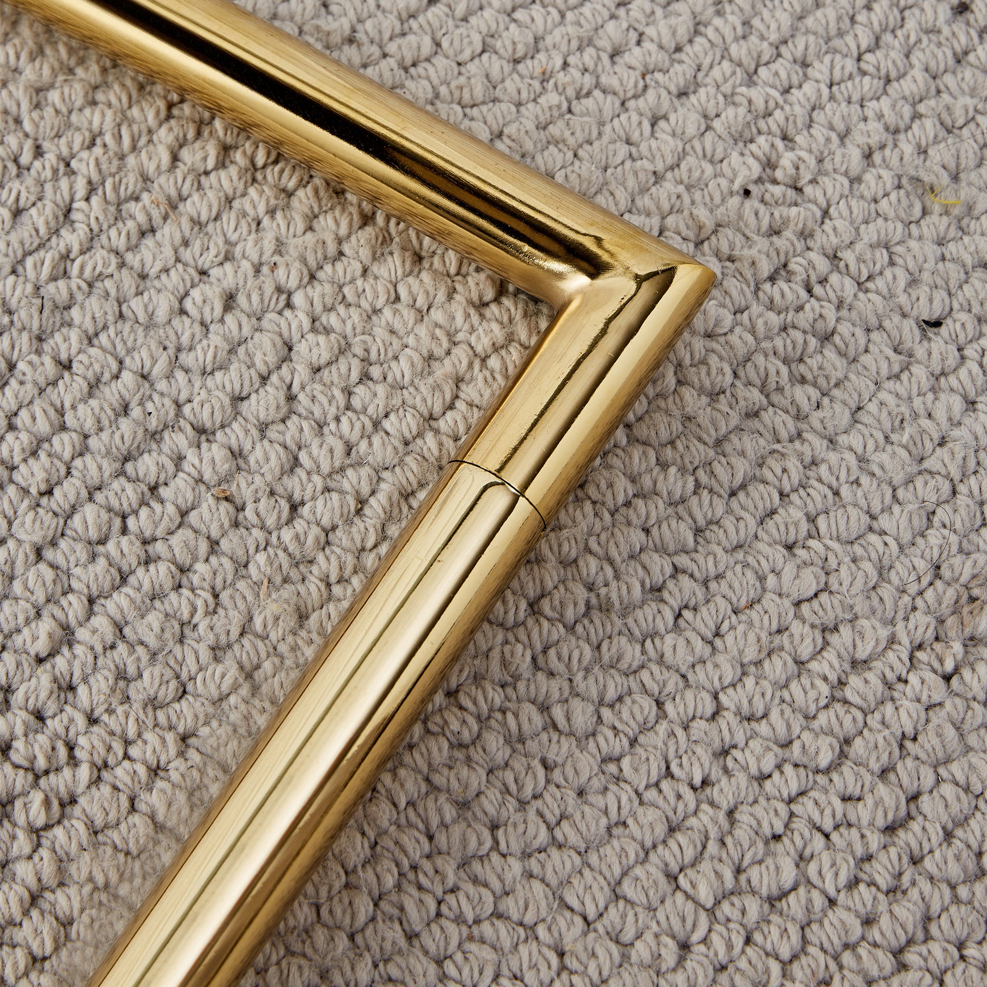 Table And Chair Set.The Table Has A Glass Tabletop With Imitation Marble Pattern Stickers And Stainless Steel Golden Table Legs. Paried With Comfortable Chairs With Pu Seats And Metal Legs. White Gold Seats 6 Glass Metal