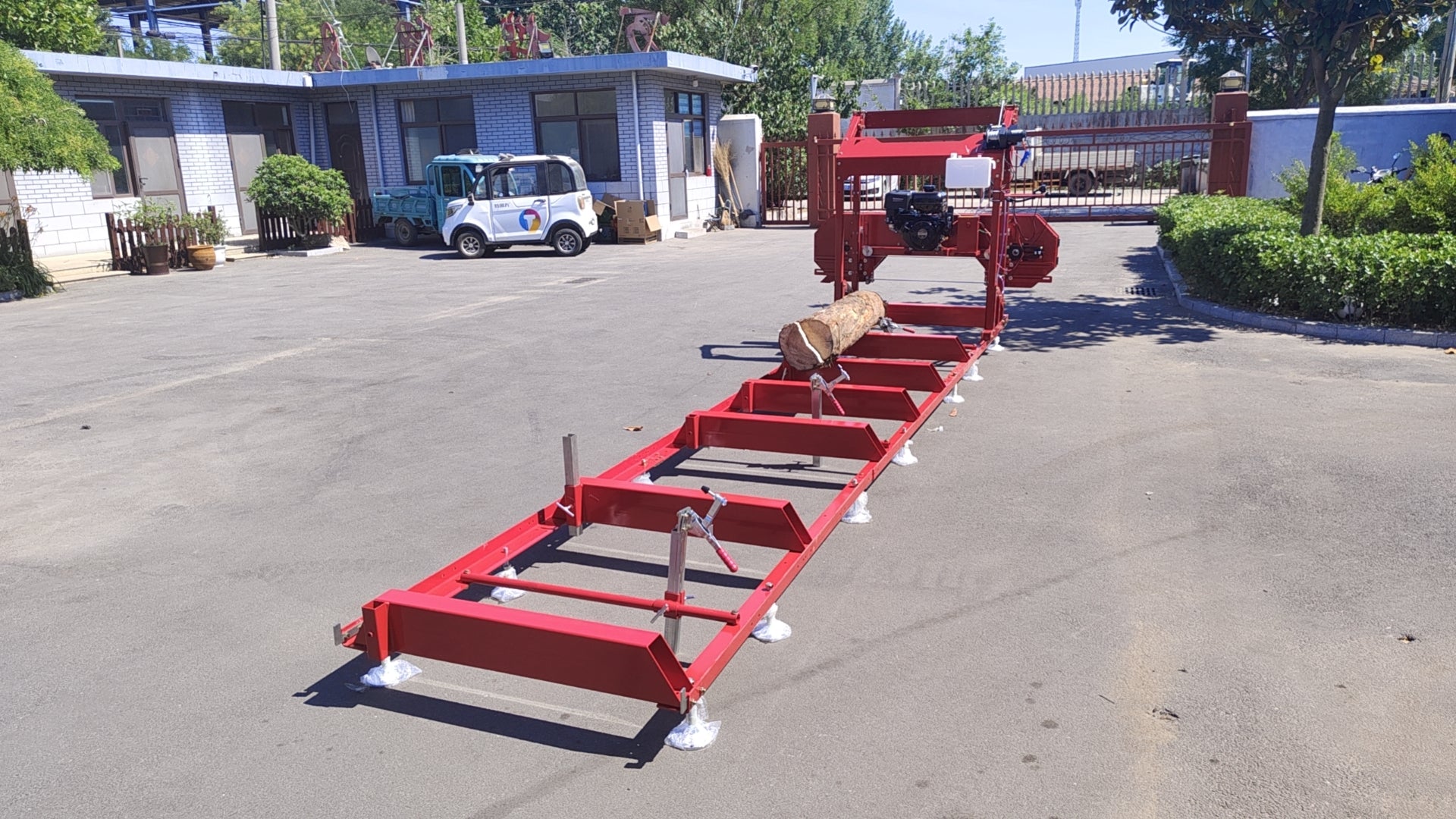 32" Portable Sawmill 15Hp 420Cc Rato Gas Engines With E Start Band Saw Red Iron