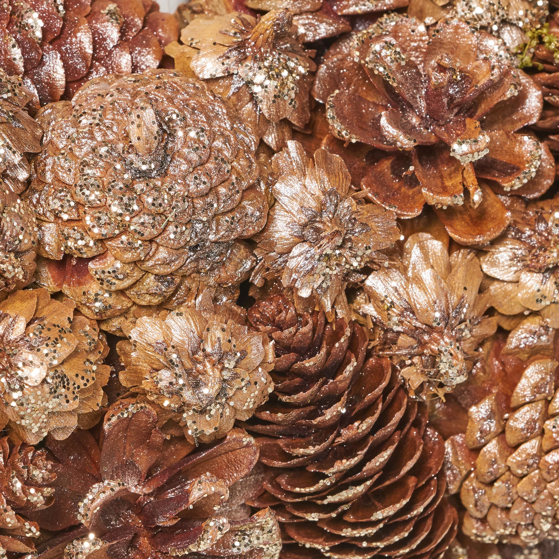 18.5'' Pine Cone Wreath Champagne Foam