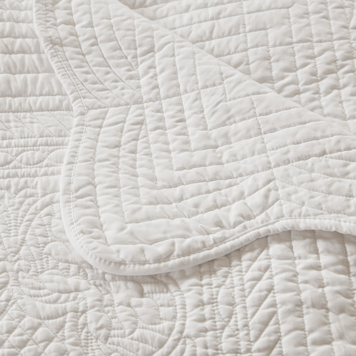 Oversized Quilted Throw With Soped Edges White 60X72" White Cotton