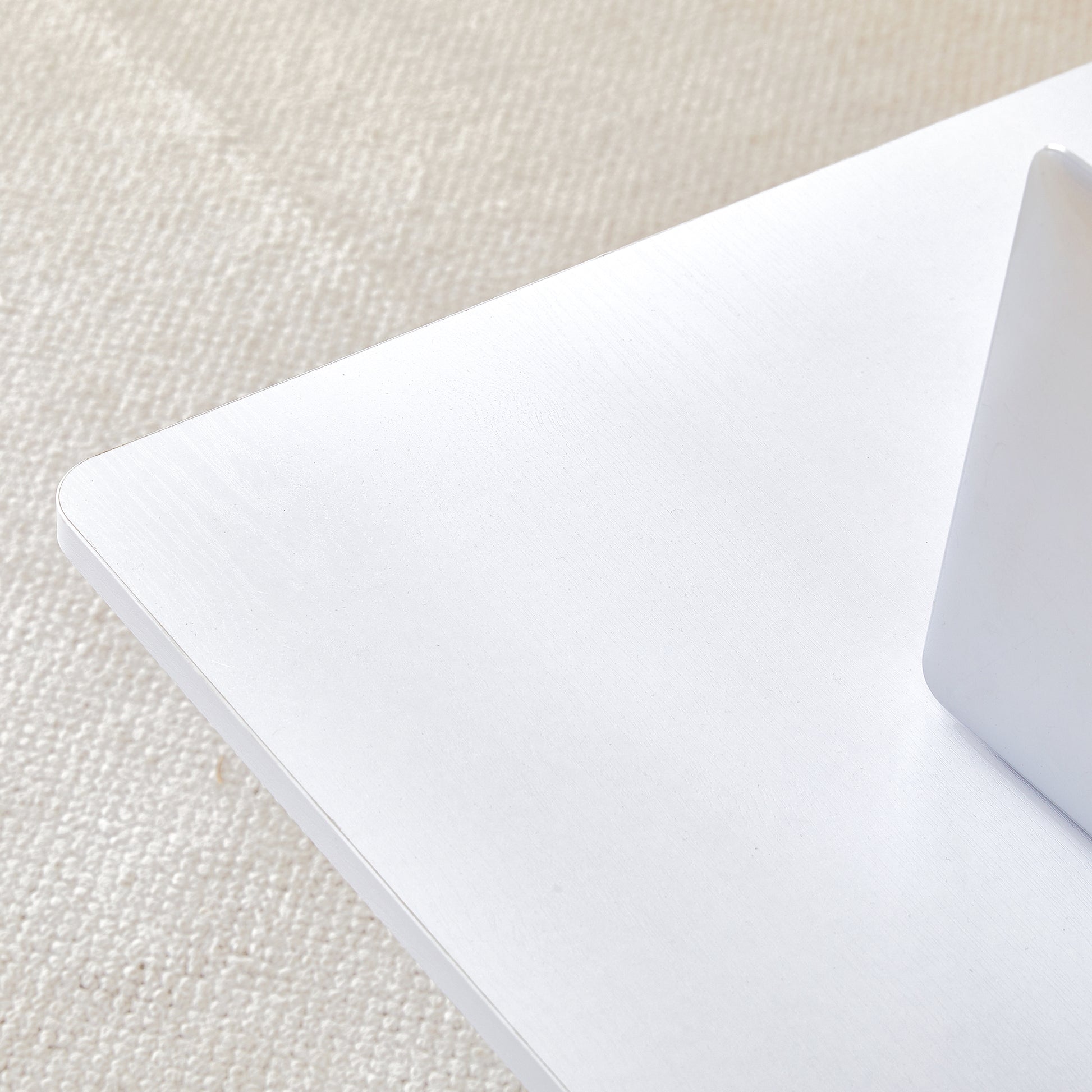 A Modern And Practical White Coffee Table. The Coffee Table Is Made Of Medium Density Fiberboard Material, Suitable For Living Room, Bedroom, And Study. Ct 2O White Mdf