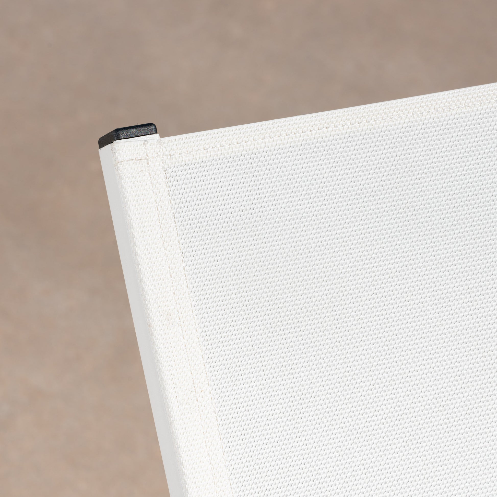 Salton Chaise Lounge White Metal Mesh