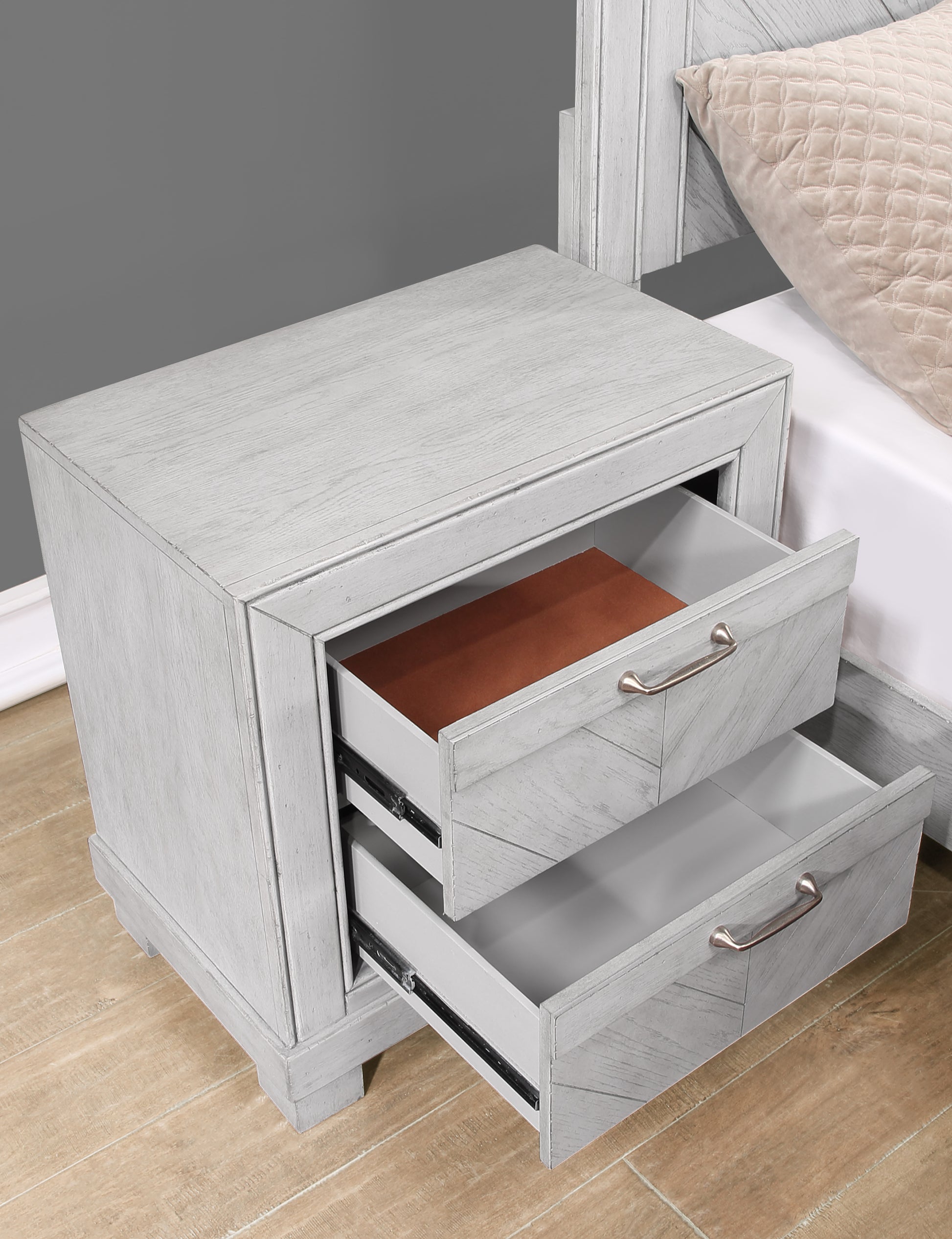 Montana Nightstand Pearl Silver Silver White Wood