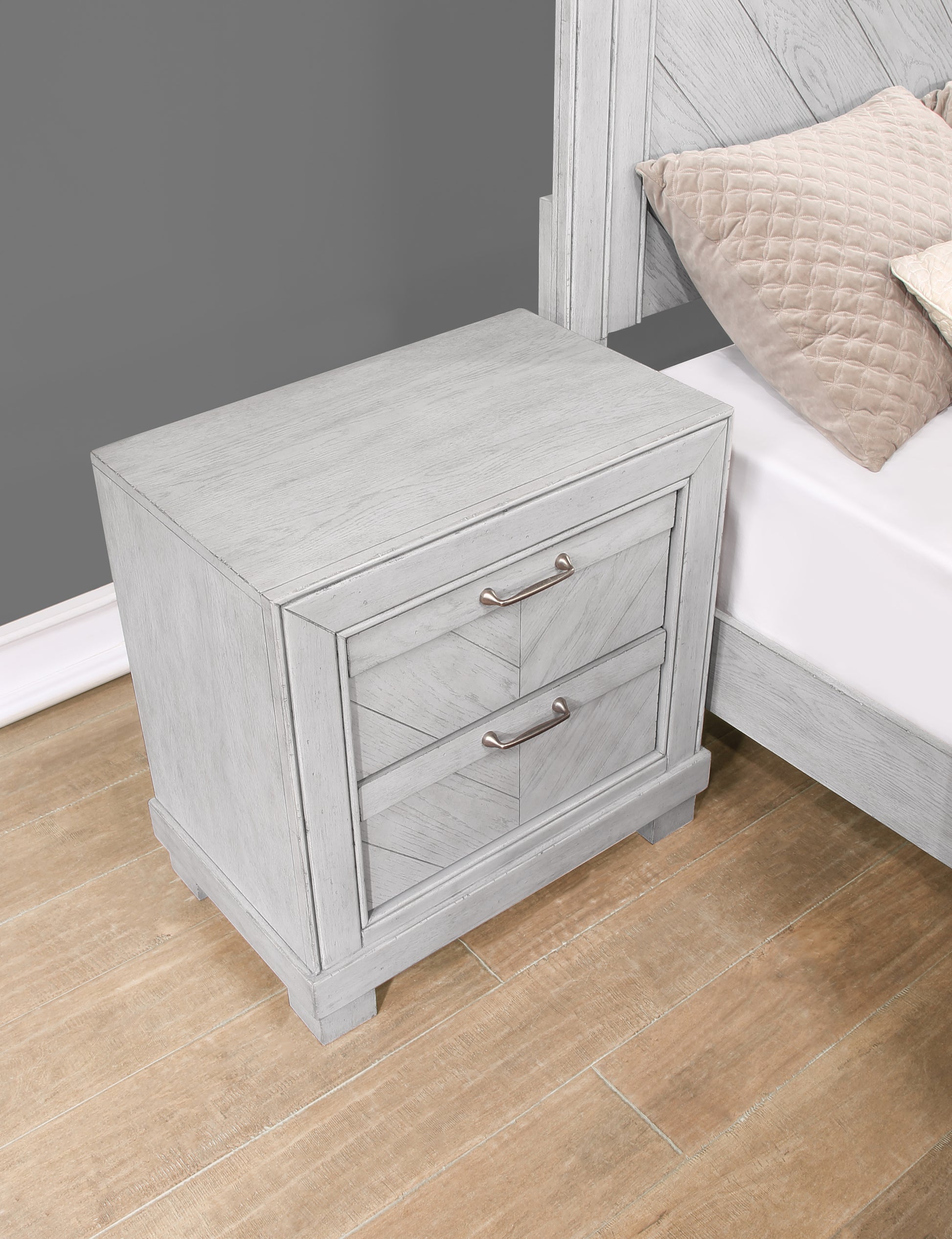 Montana Nightstand Pearl Silver Silver White Wood